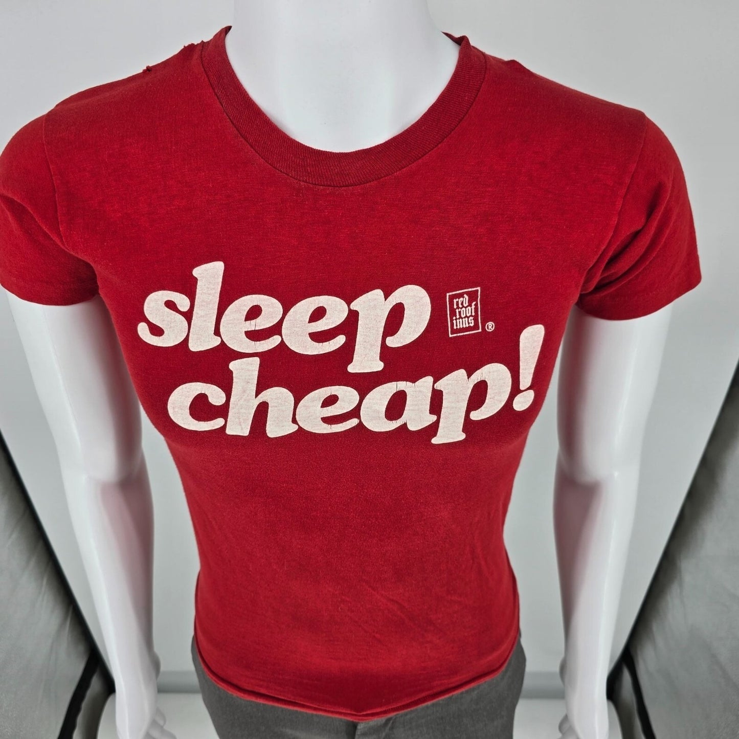 Vintage 1980s Red Roof Inns "Sleep Cheap!" Single-Stitch Promo T-Shirt (2XS)