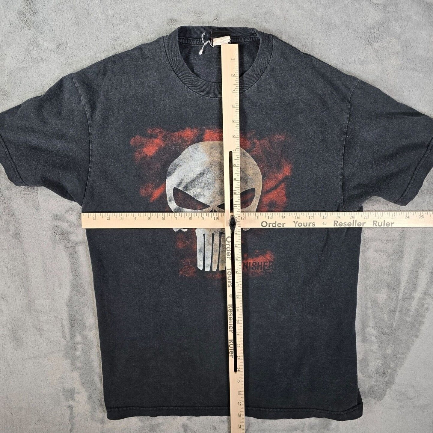 Vintage Y2K 2004 Black Mad Engine Marvel Punisher Skull Graphic T-Shirt (Medium)