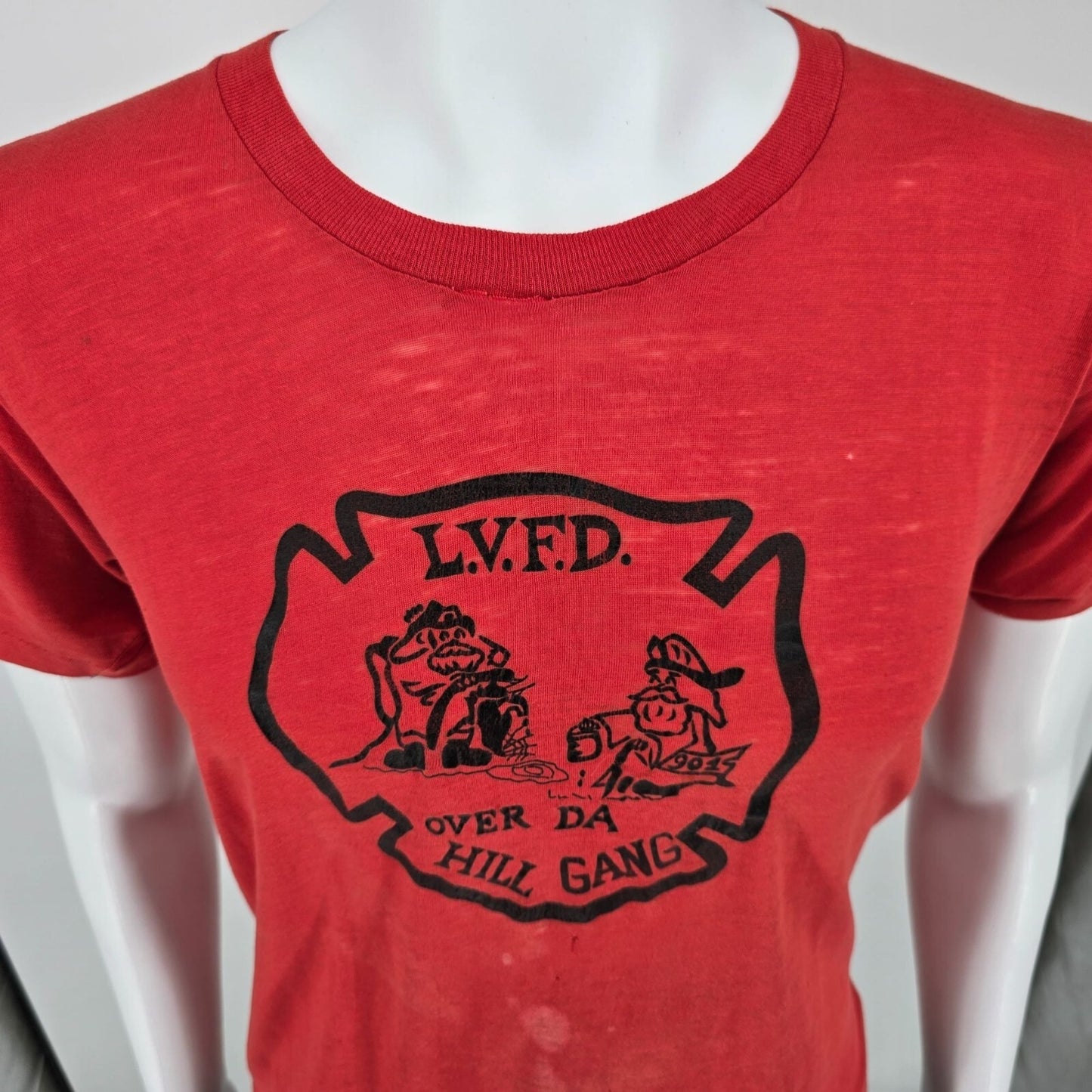 Thrashed 1970s Vintage L.V.F.D. "Over Da Hill Gang" Thin Firefighter T-Shirt (M)