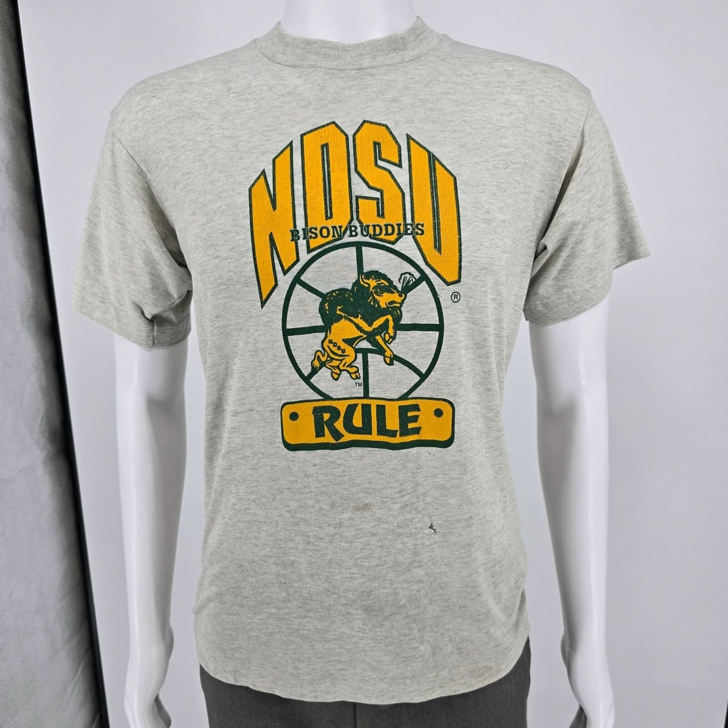 Vintage 1990s North Dakota State University Bison Buddies Basketball T-Shirt (M)