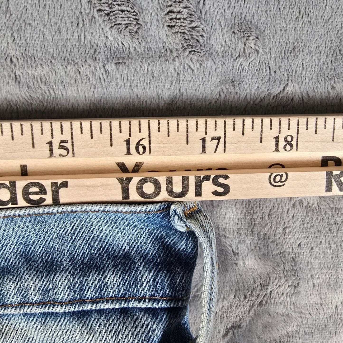 Vintage Distressed 1980s Levi's 700 Series Light Wash Blue Denim Jeans (33x32)