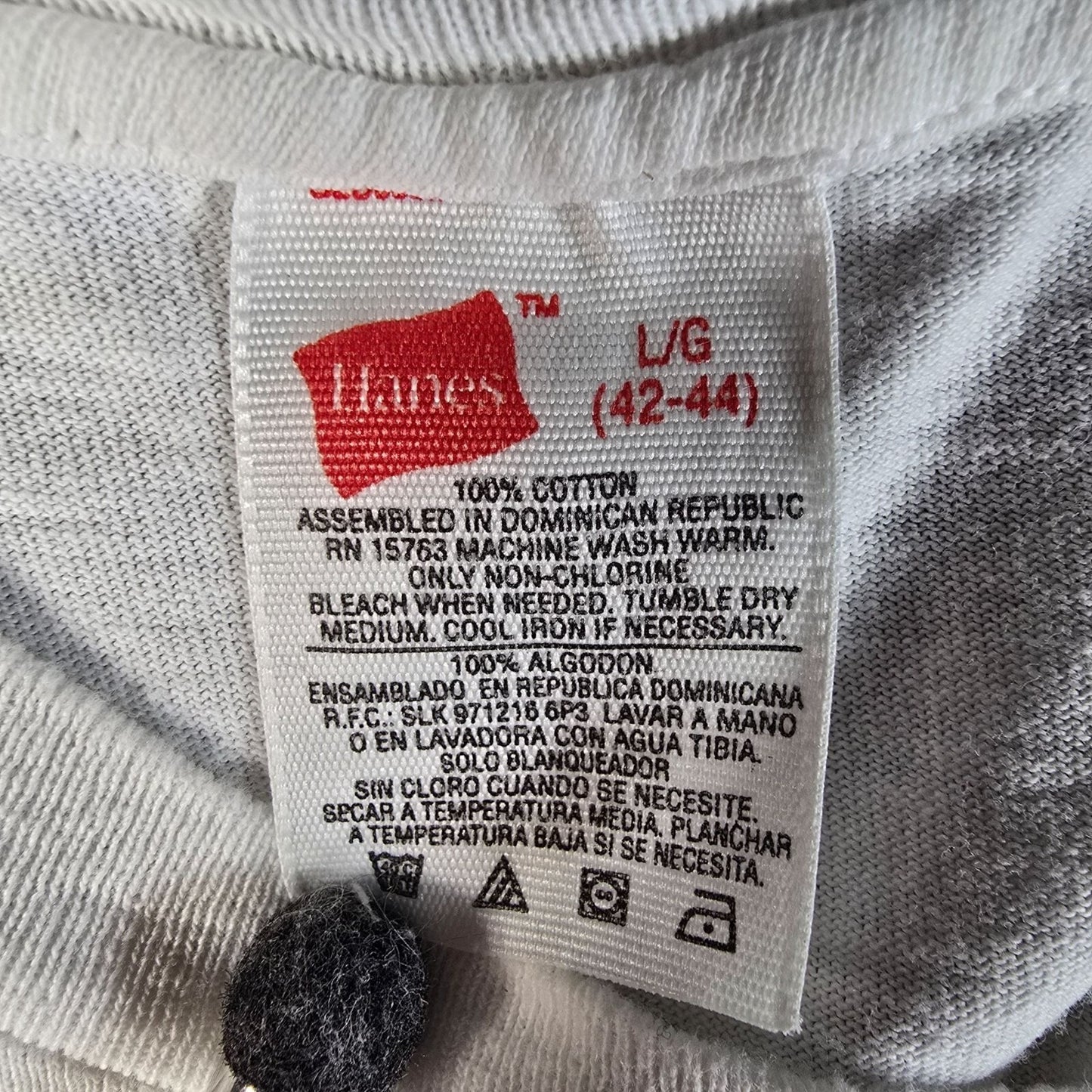 Vintage Y2K/Early 2000s Hanes Blank Single Stitch White Cotton T-Shirt (M/L)