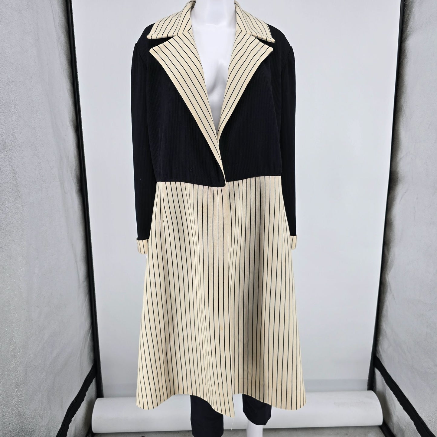 Vintage Early 1970s R&K Knits Black & Cream Pinstripe Contrast Dress (L) *Flaw