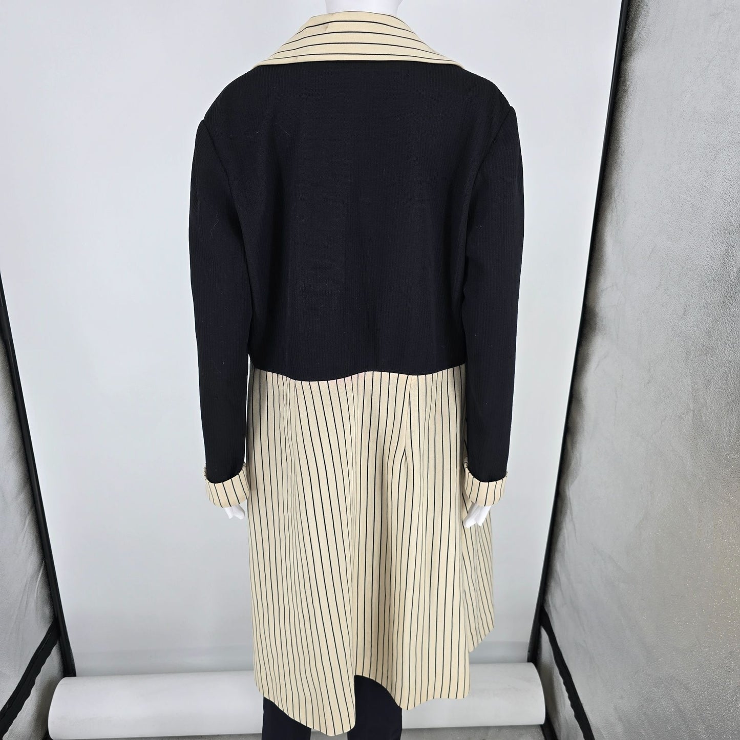Vintage Early 1970s R&K Knits Black & Cream Pinstripe Contrast Dress (L) *Flaw