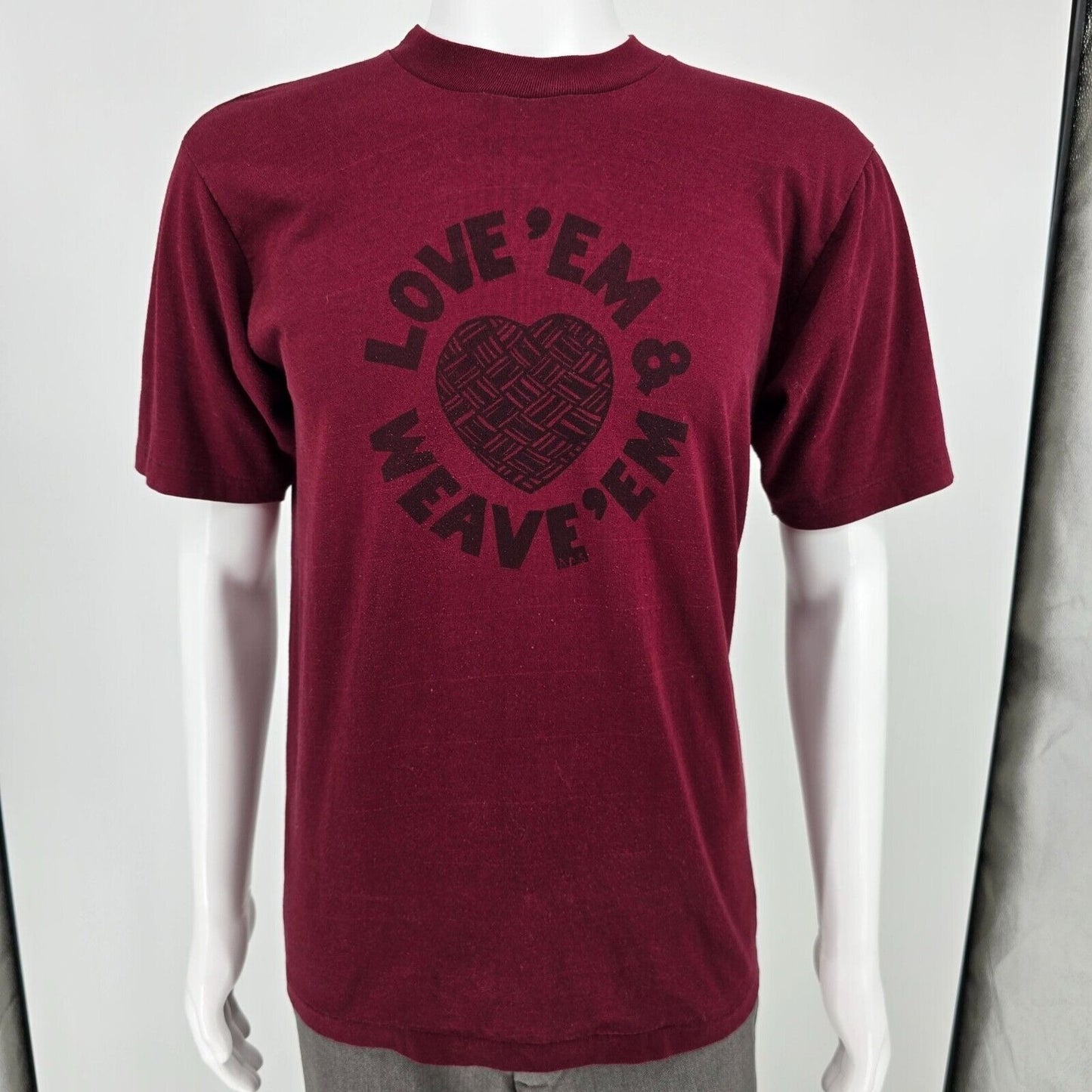 Vintage 1980s Russell "Love 'Em and Weave 'Em" Paper Weaving T-Shirt (M/L)