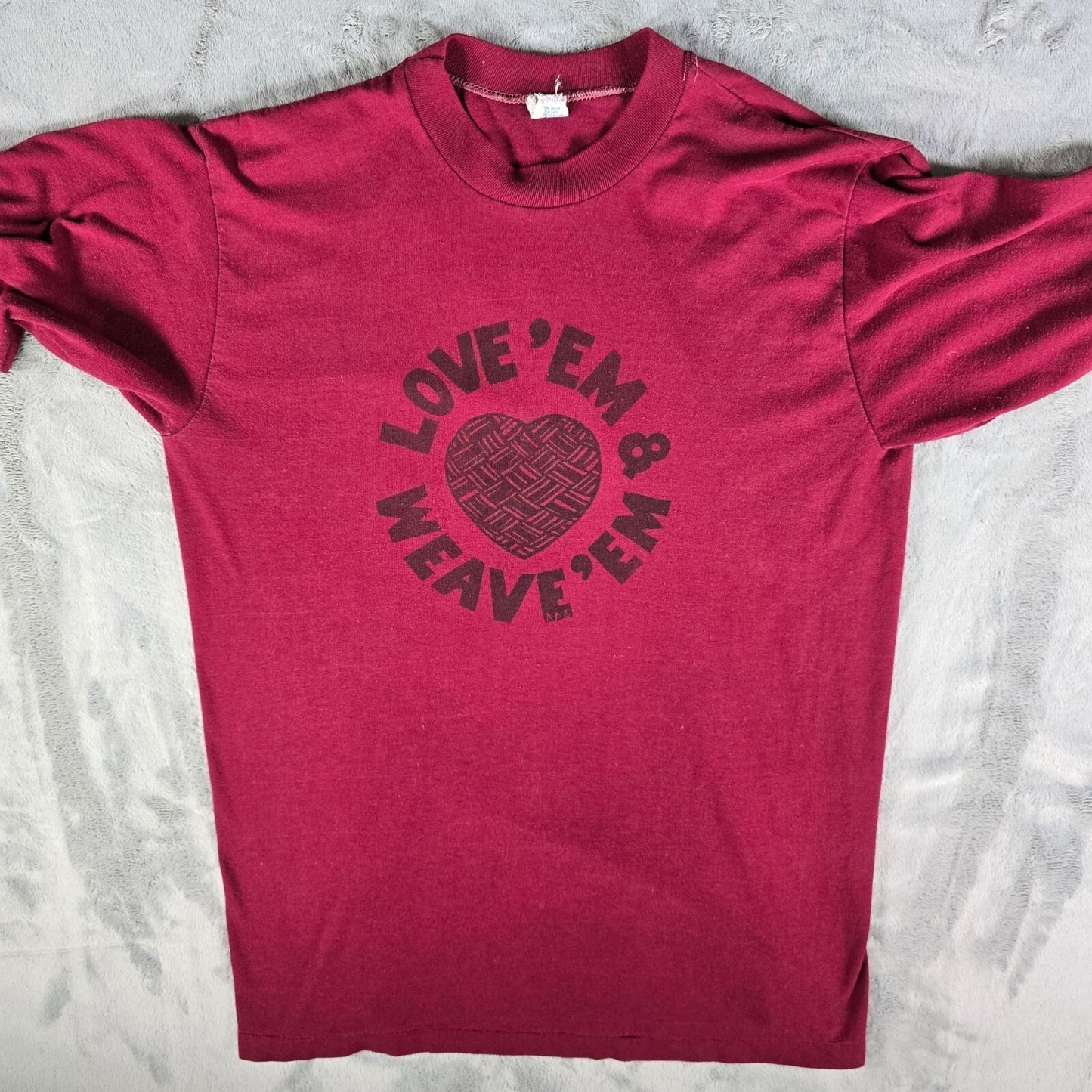 Vintage 1980s Russell "Love 'Em and Weave 'Em" Paper Weaving T-Shirt (M/L)
