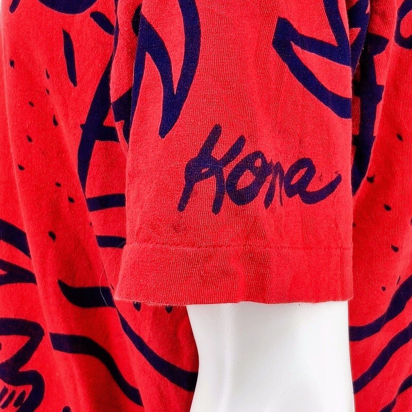 Vintage 1990 Sgt. Leisure All Over Print Red Graphic V-Neck T-Shirt (L)