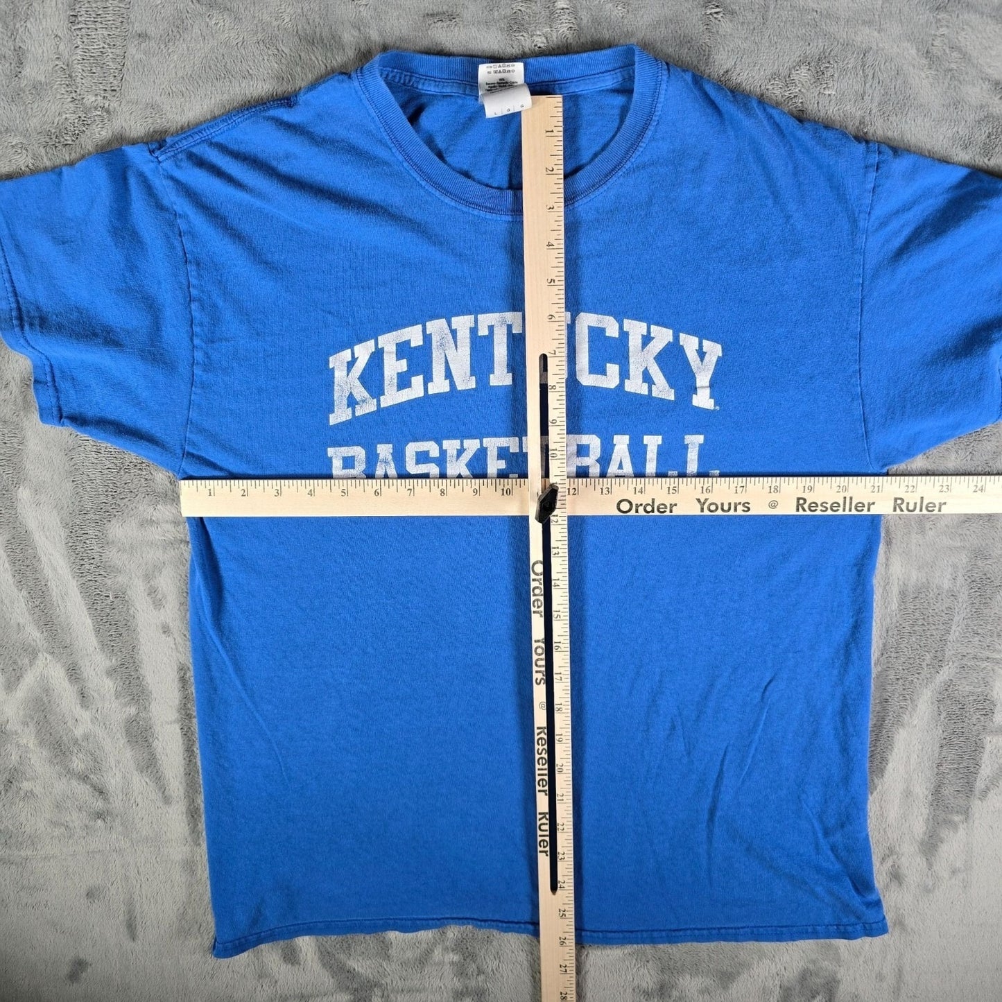 Distressed 2010s Blue Gildan Heavy Cotton Kentucky Basketball T-Shirt (L)