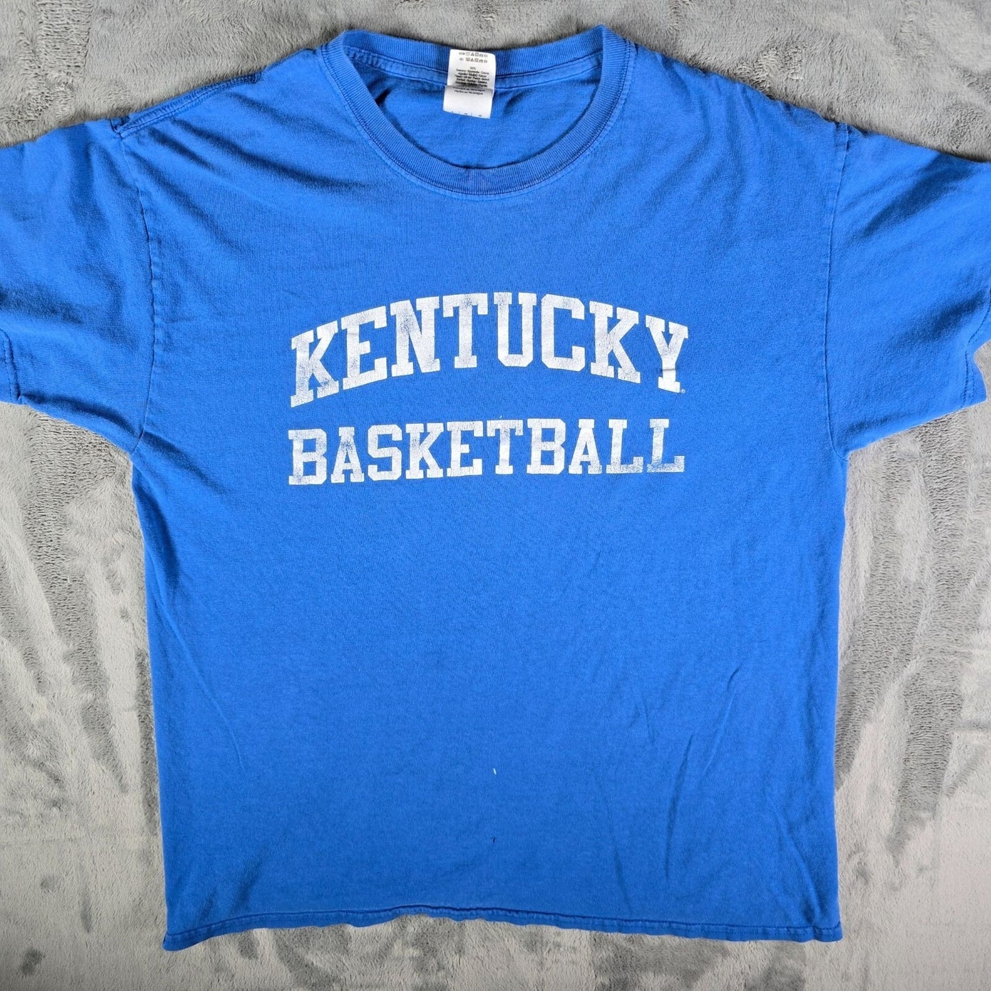 Distressed 2010s Blue Gildan Heavy Cotton Kentucky Basketball T-Shirt (L)