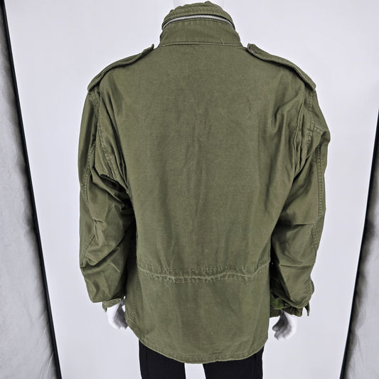 Vintage 1969 U.S. Army Vietnam Era M-65 Hooded Field Jacket (Large Short)