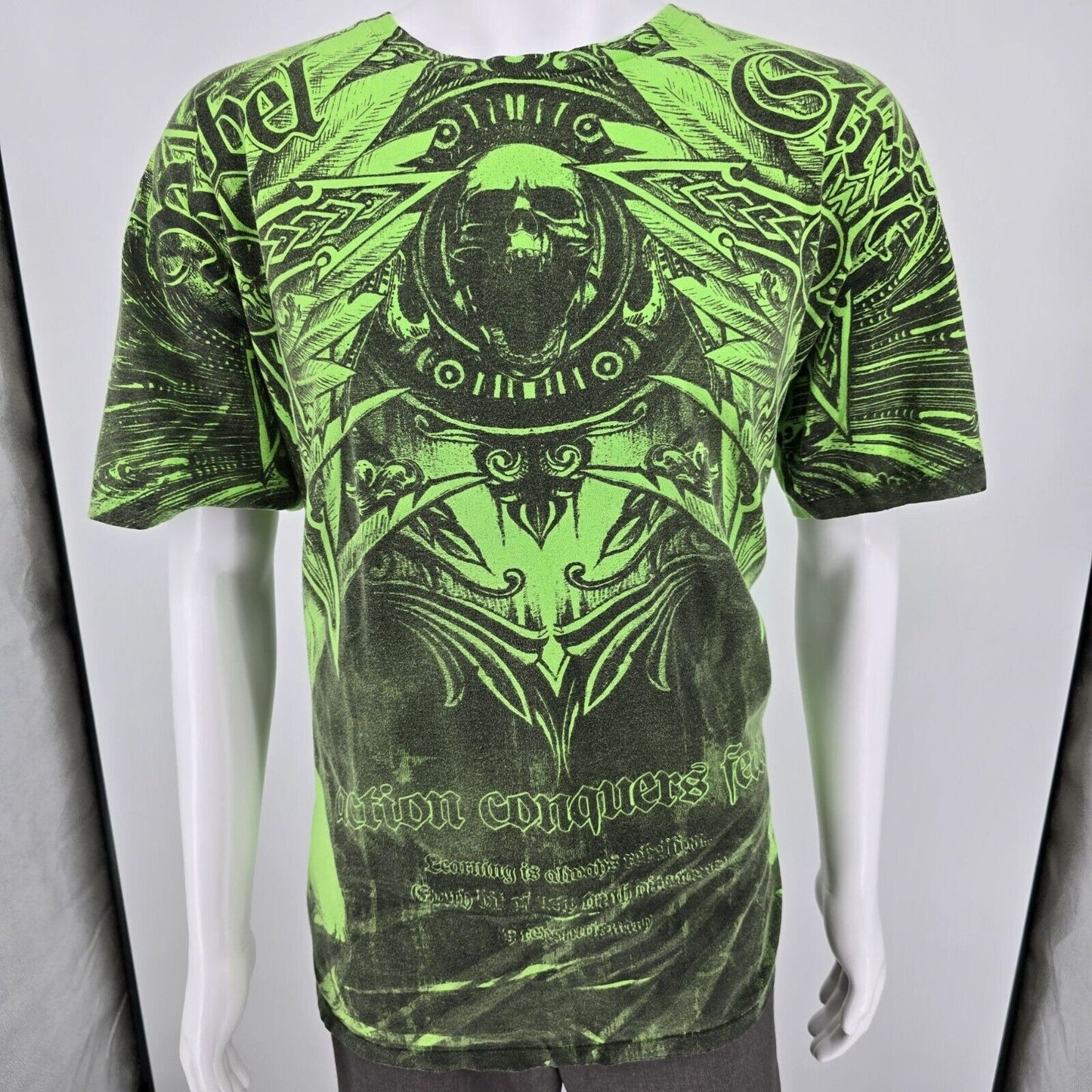 Y2K Revolutionary Rebel Strife Action Conquers Fear Green Graphic T-Shirt (XXL)