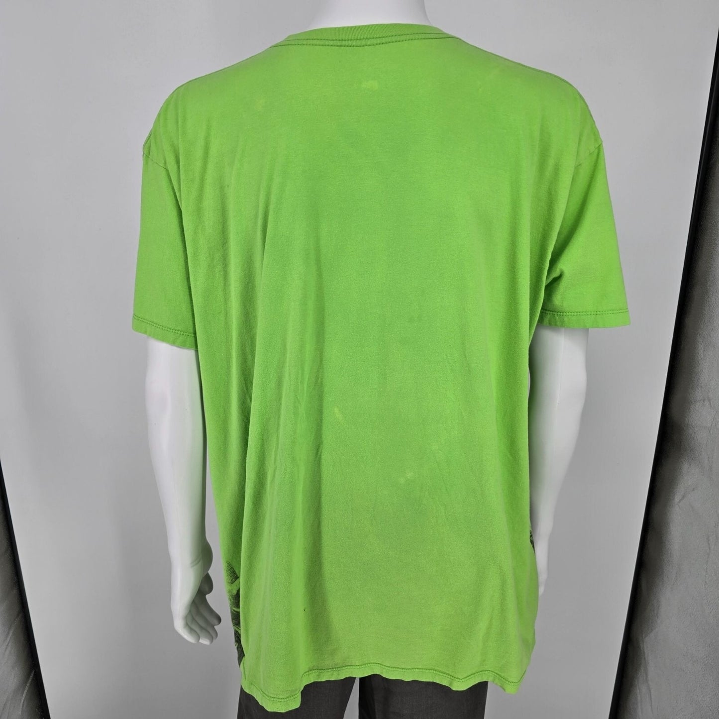 Y2K Revolutionary Rebel Strife Action Conquers Fear Green Graphic T-Shirt (XXL)