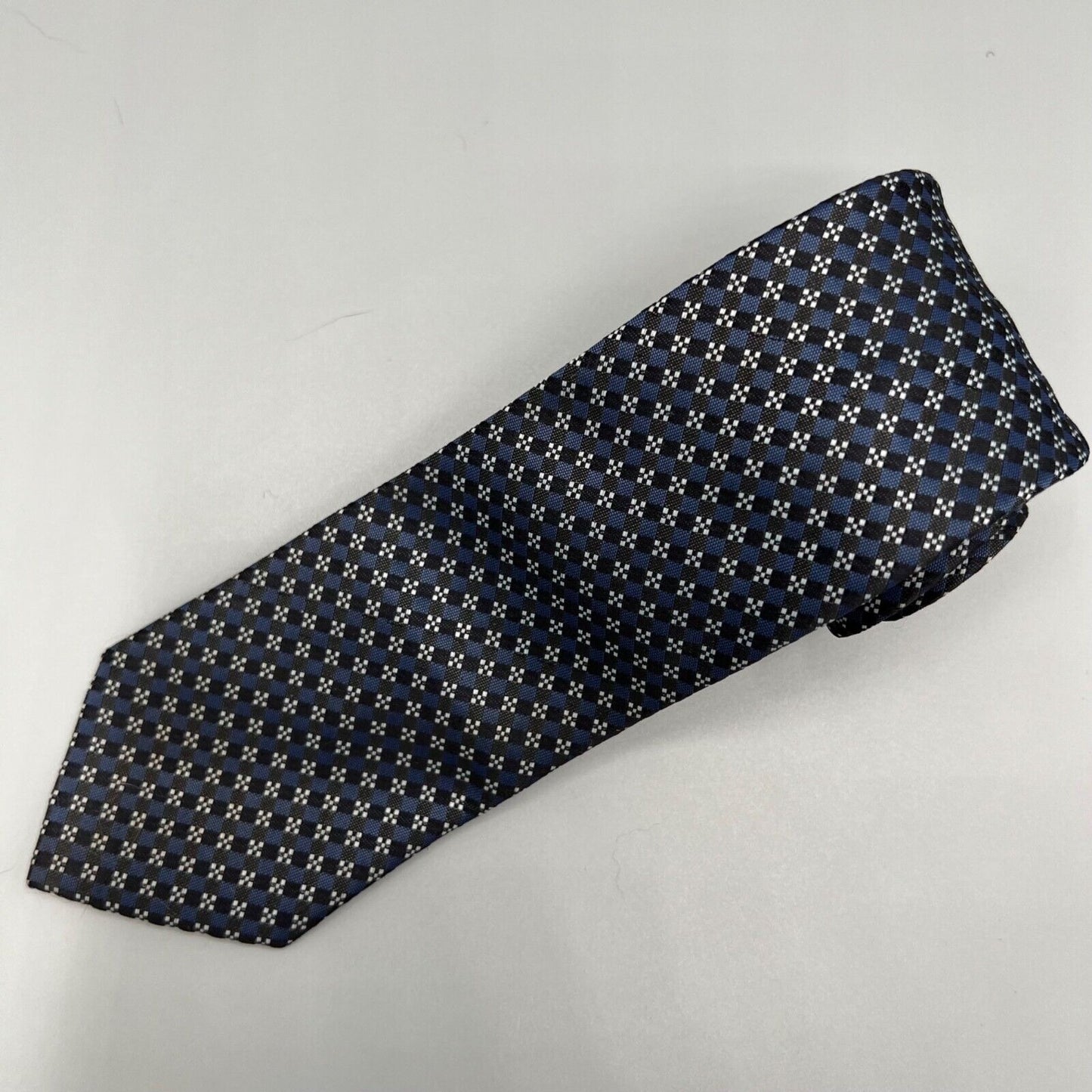 Vintage 1960s Haband's 100% Dacron Polyester Geometric Pattern Skinny Tie