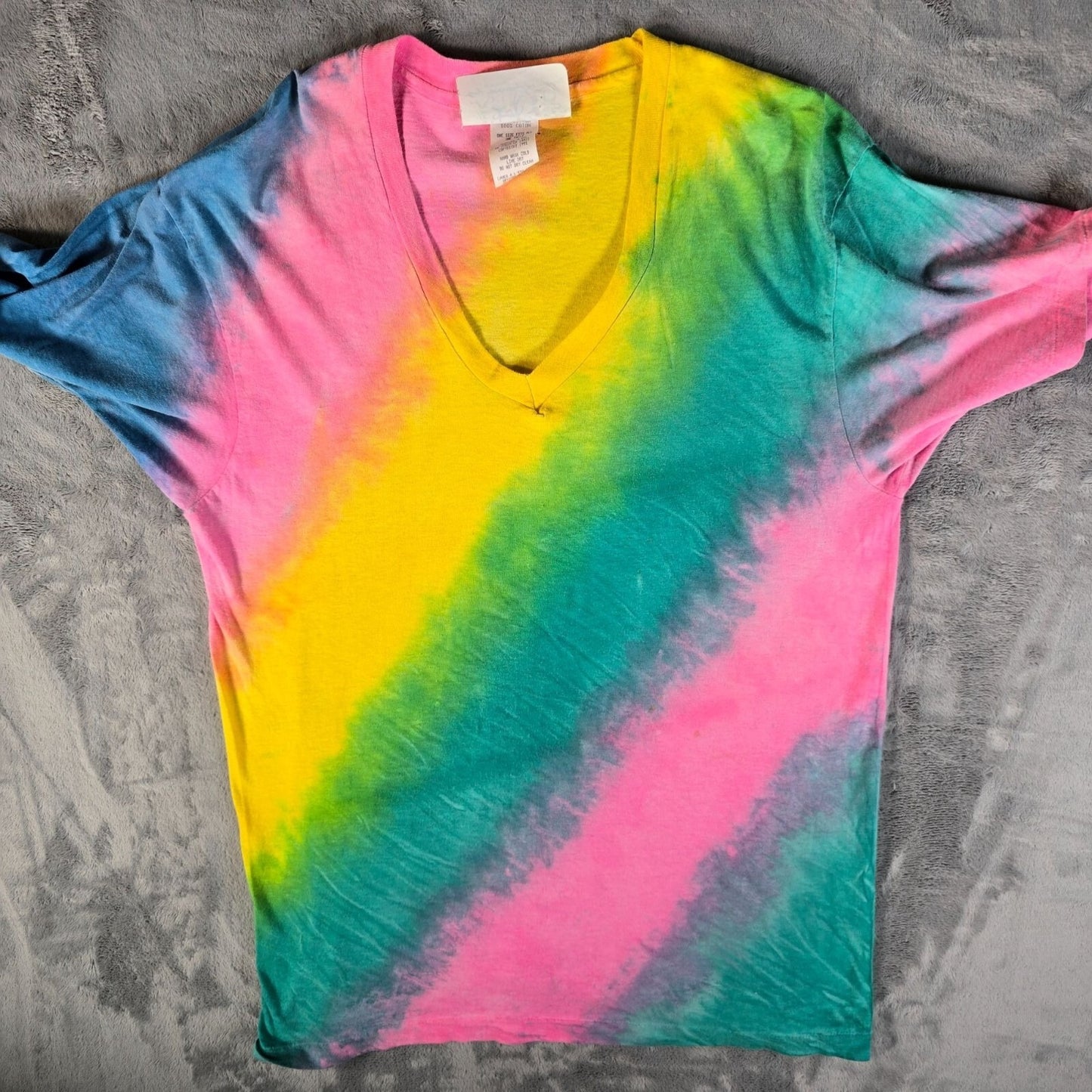 Vintage 1990s Some Body's by Marcy 'n Me Diagonal Tie-Dye V-Neck T-Shirt (OS/L)
