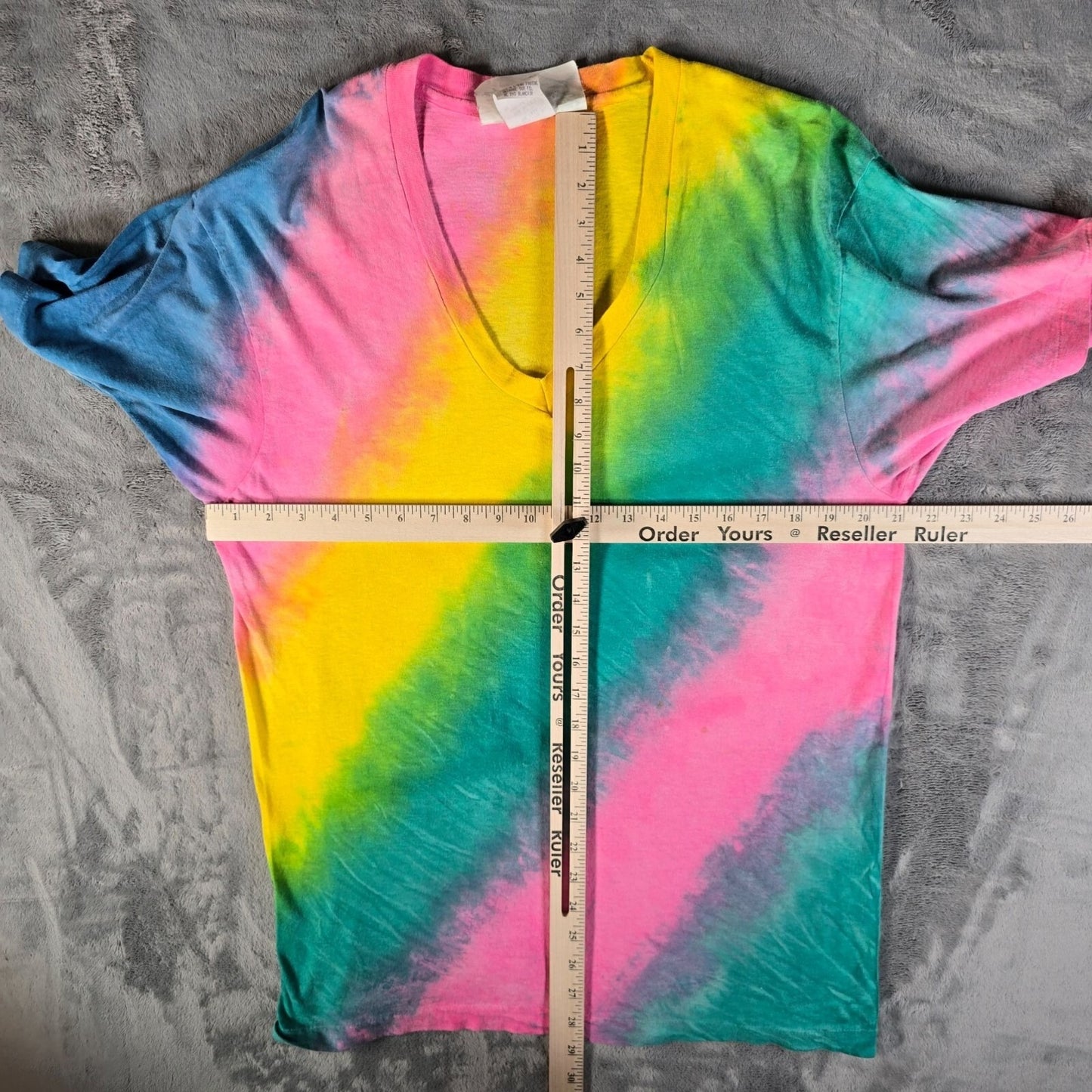 Vintage 1990s Some Body's by Marcy 'n Me Diagonal Tie-Dye V-Neck T-Shirt (OS/L)