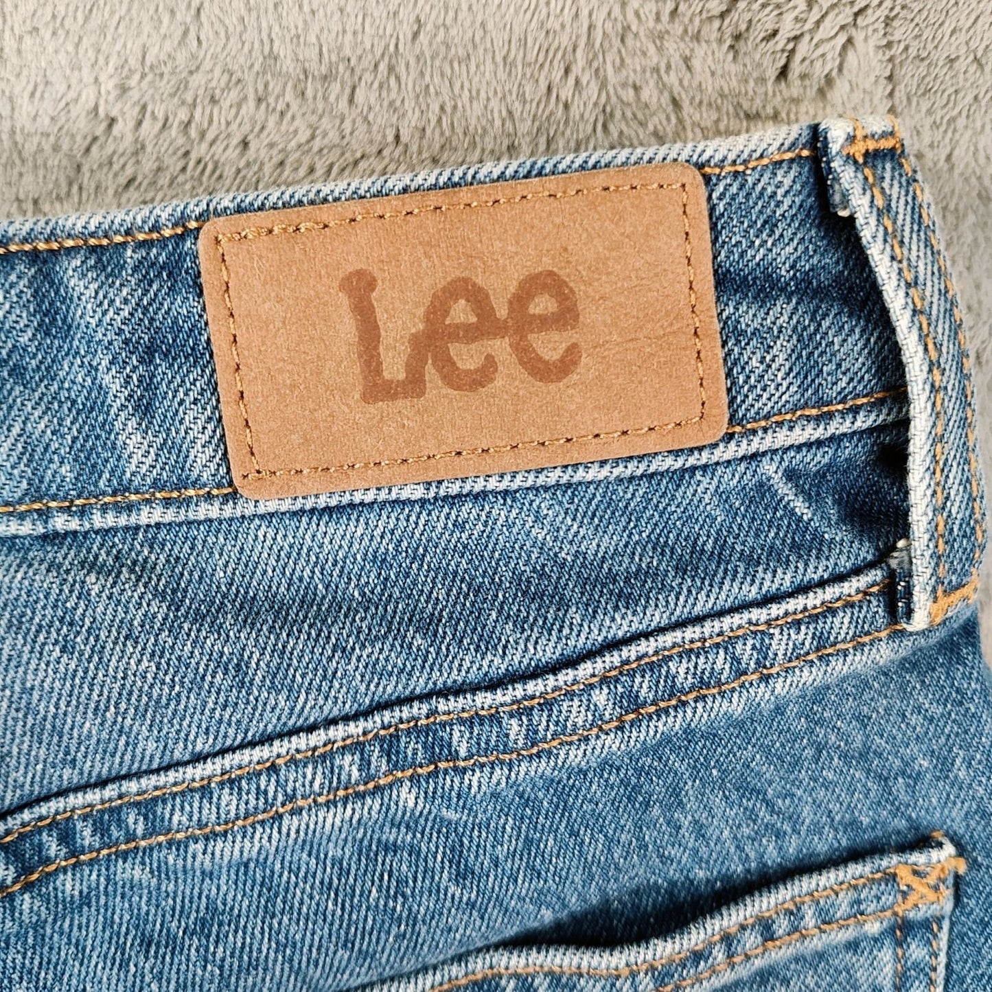 Lee Organic Cotton Women's "Carol" Denim DIY Cut-Off Jean Shorts (27" Waist)