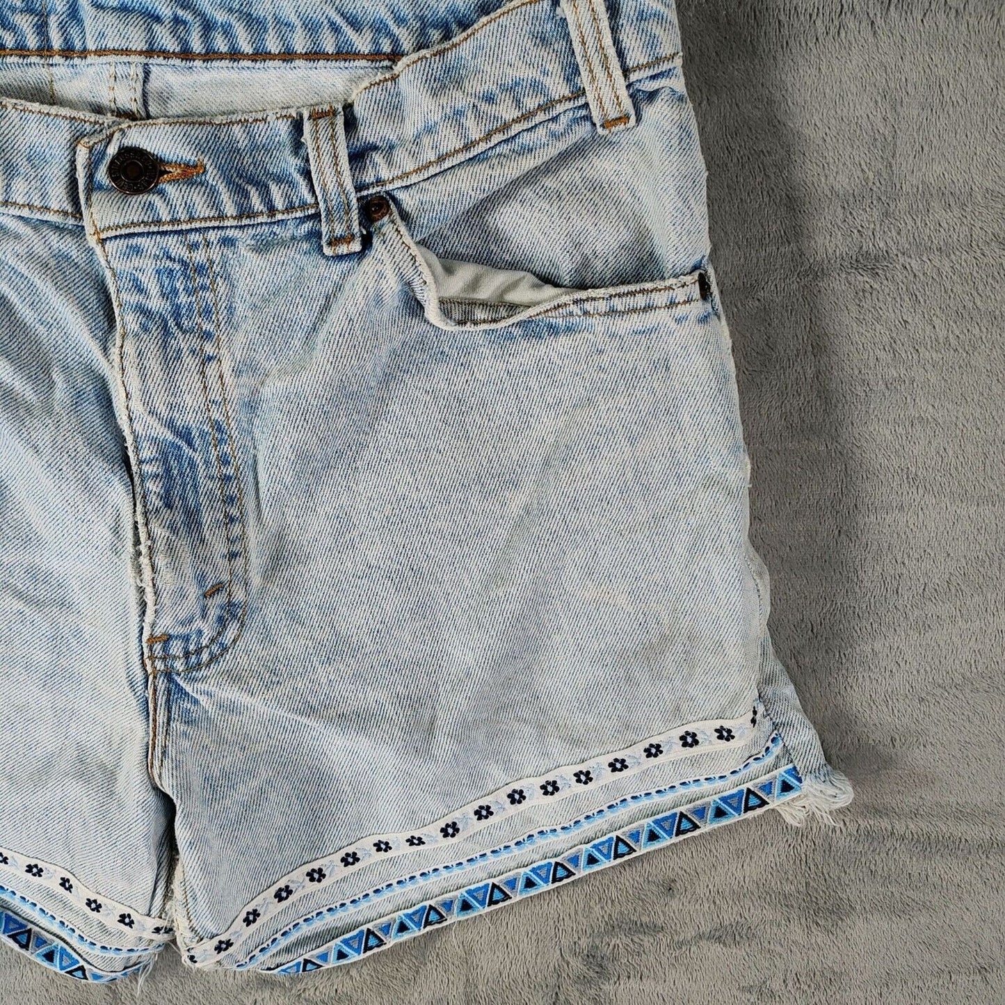 Vintage 1988-1994 Unisex Orange Tab Levi's 550 DIY Denim Cut-Off Shorts (W30)
