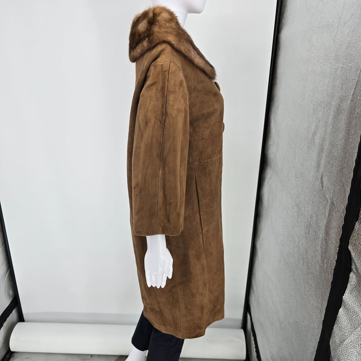 Vintage 1960s Unbranded Fur Collar Double-Breasted Suede Mod Coat (Women's M)