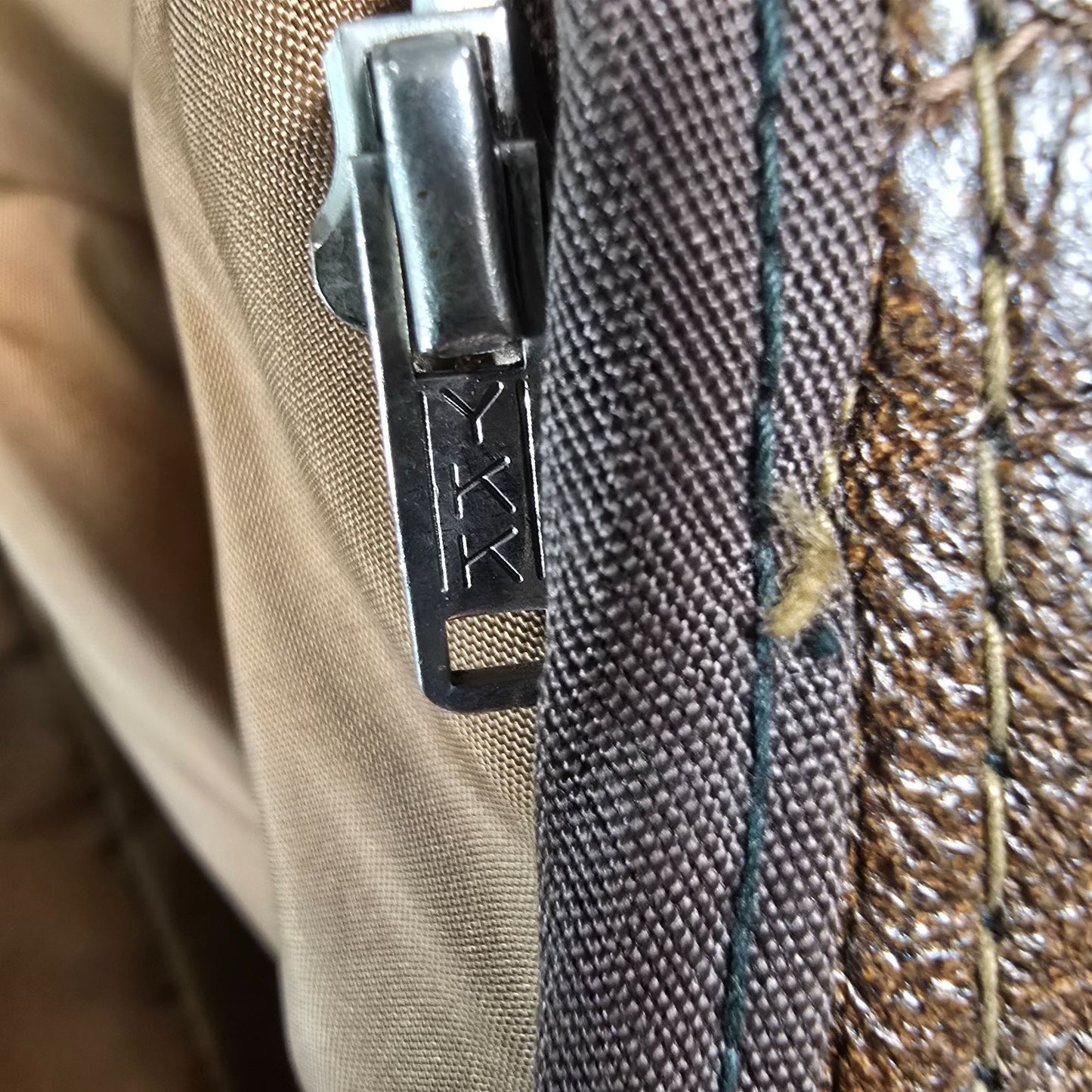 Vintage 1970s Unbranded Made in USA 4-Pocket Brown Leather Safari Jacket (Small)