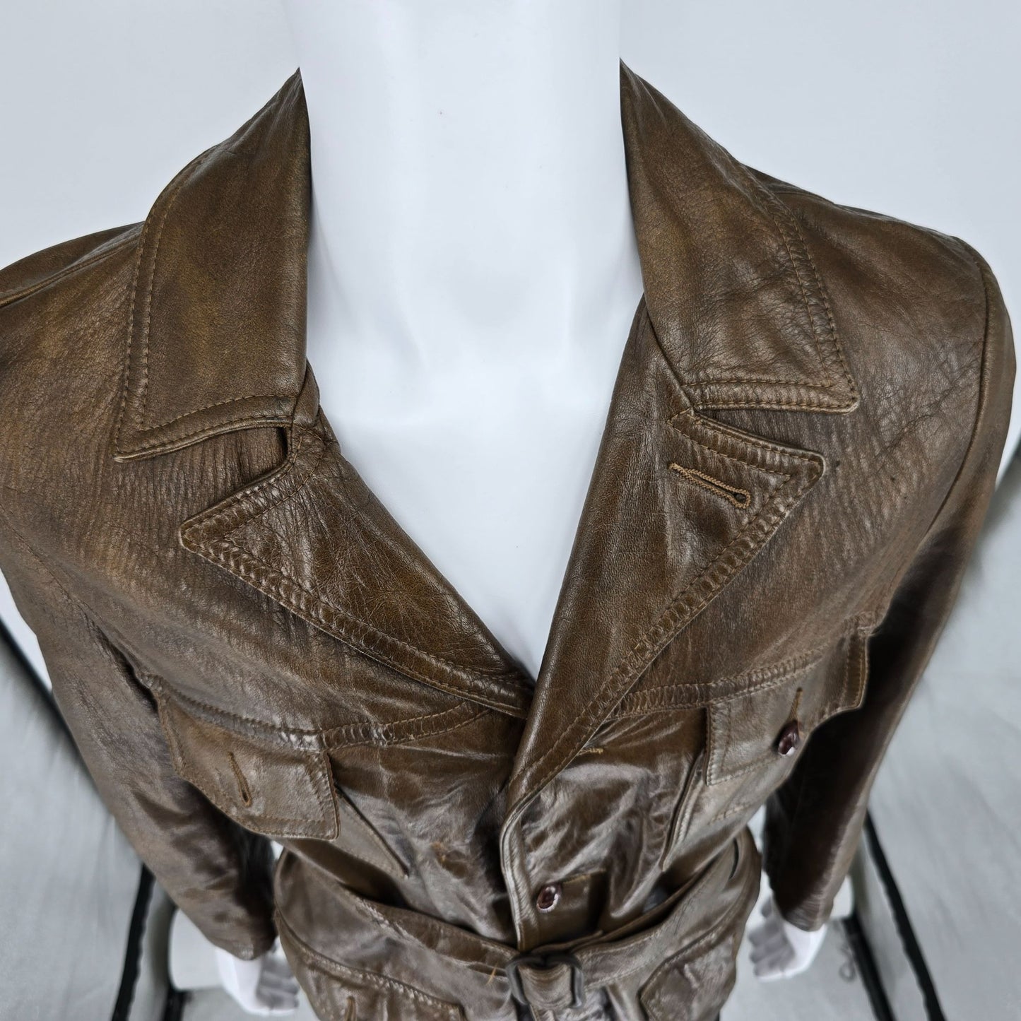 Vintage 1970s Unbranded Made in USA 4-Pocket Brown Leather Safari Jacket (Small)