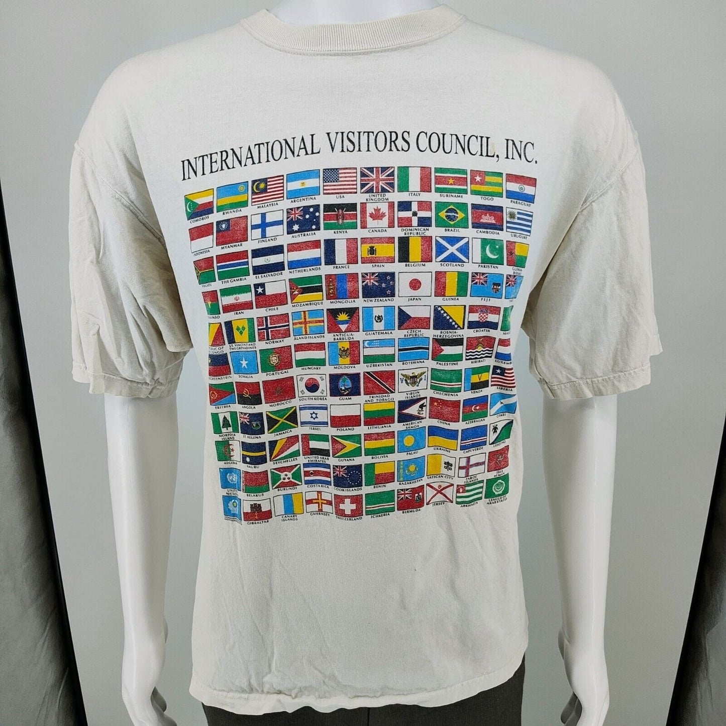 Vintage Fruit Of The Loom International Visitors Council Inc. Flags T-Shirt (XL)