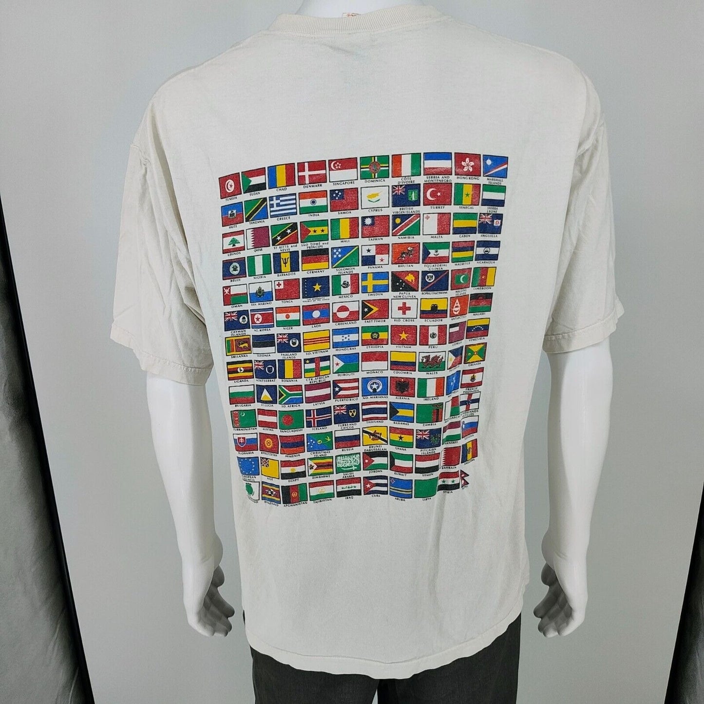 Vintage Fruit Of The Loom International Visitors Council Inc. Flags T-Shirt (XL)