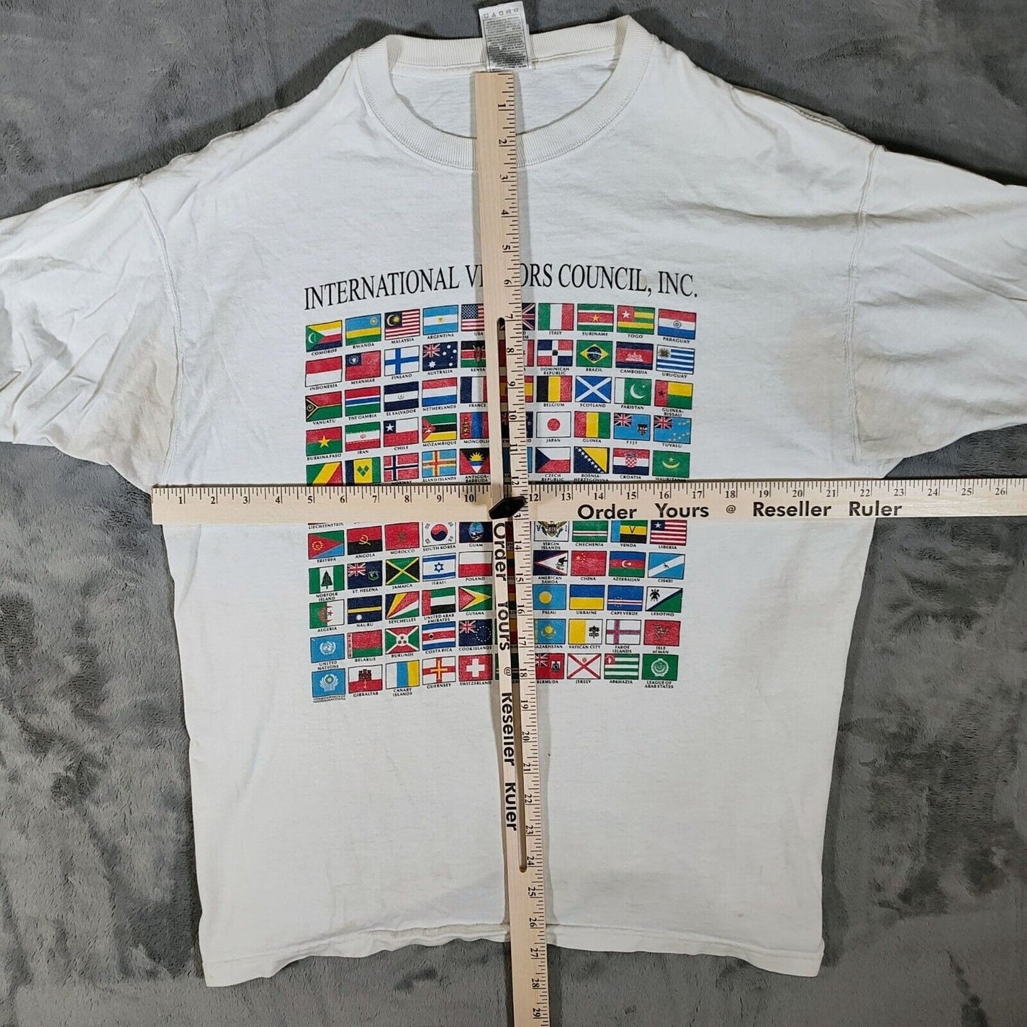 Vintage Fruit Of The Loom International Visitors Council Inc. Flags T-Shirt (XL)