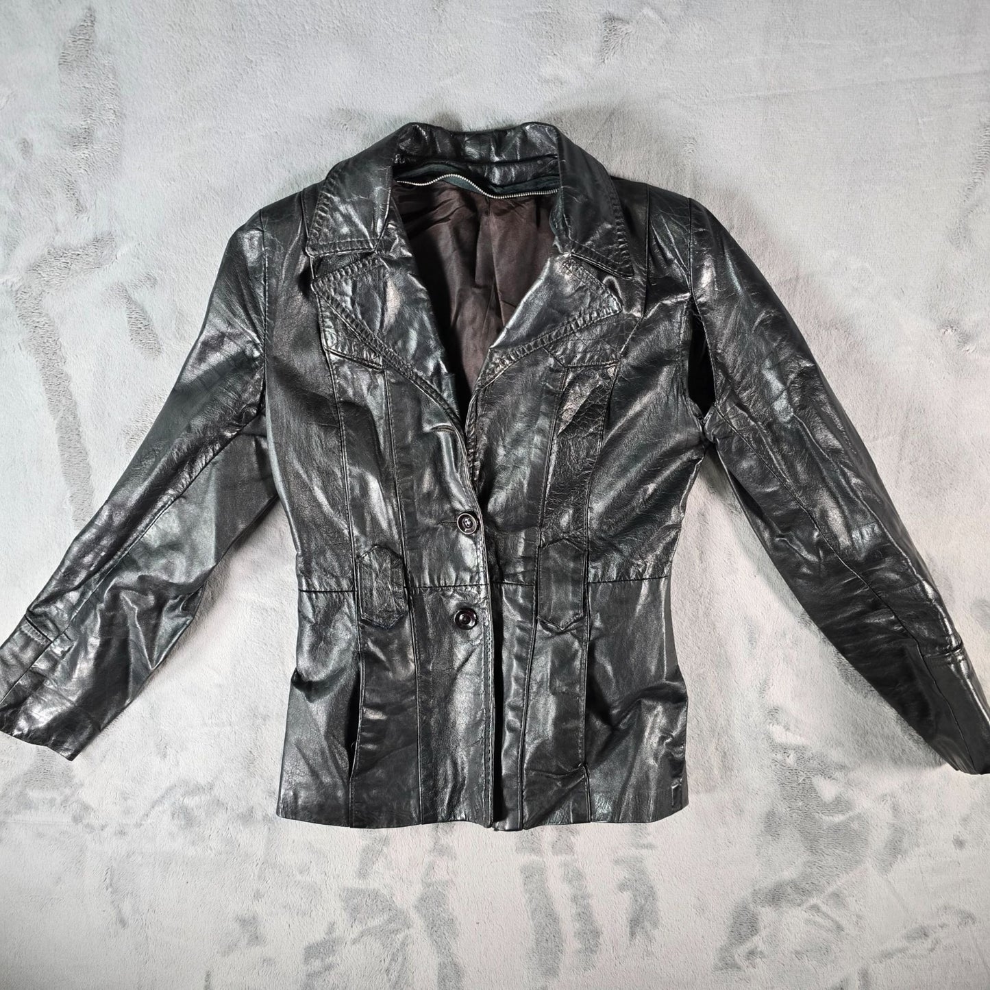 Damaged Vintage 1970s Unbranded Women's Black Leather Fitted Blazer Jacket (XS)