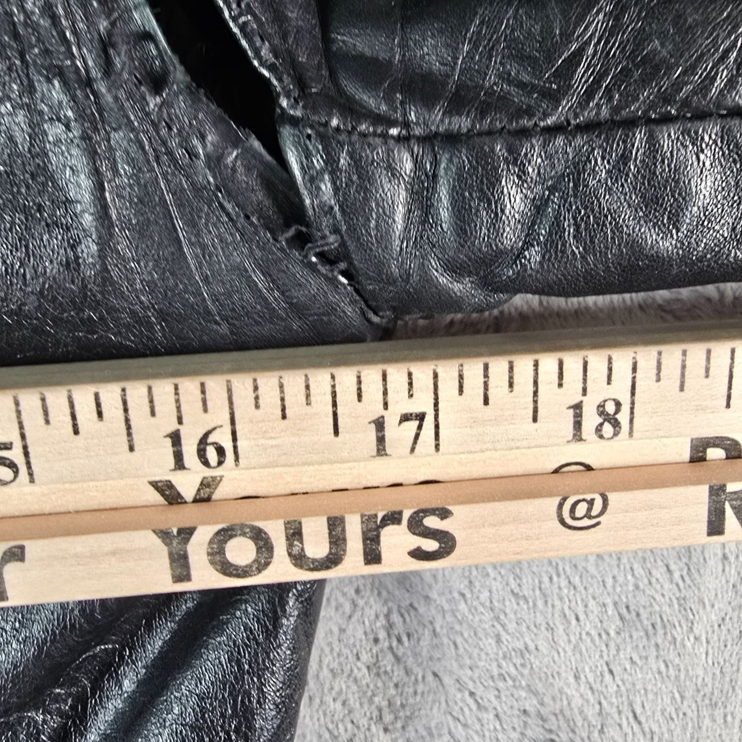 Damaged Vintage 1970s Unbranded Women's Black Leather Fitted Blazer Jacket (XS)