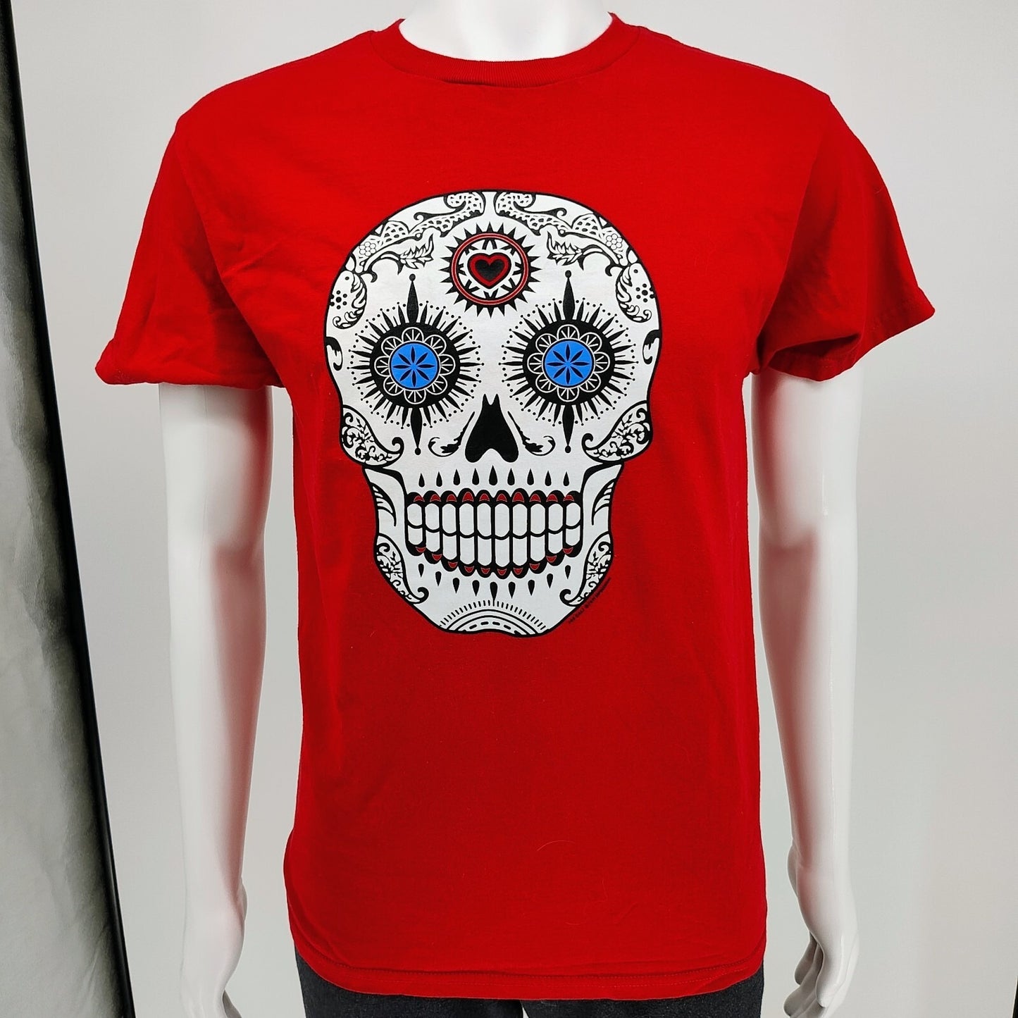 Red Sugar Skull Heart Red Graphic T-Shirt (Small)
