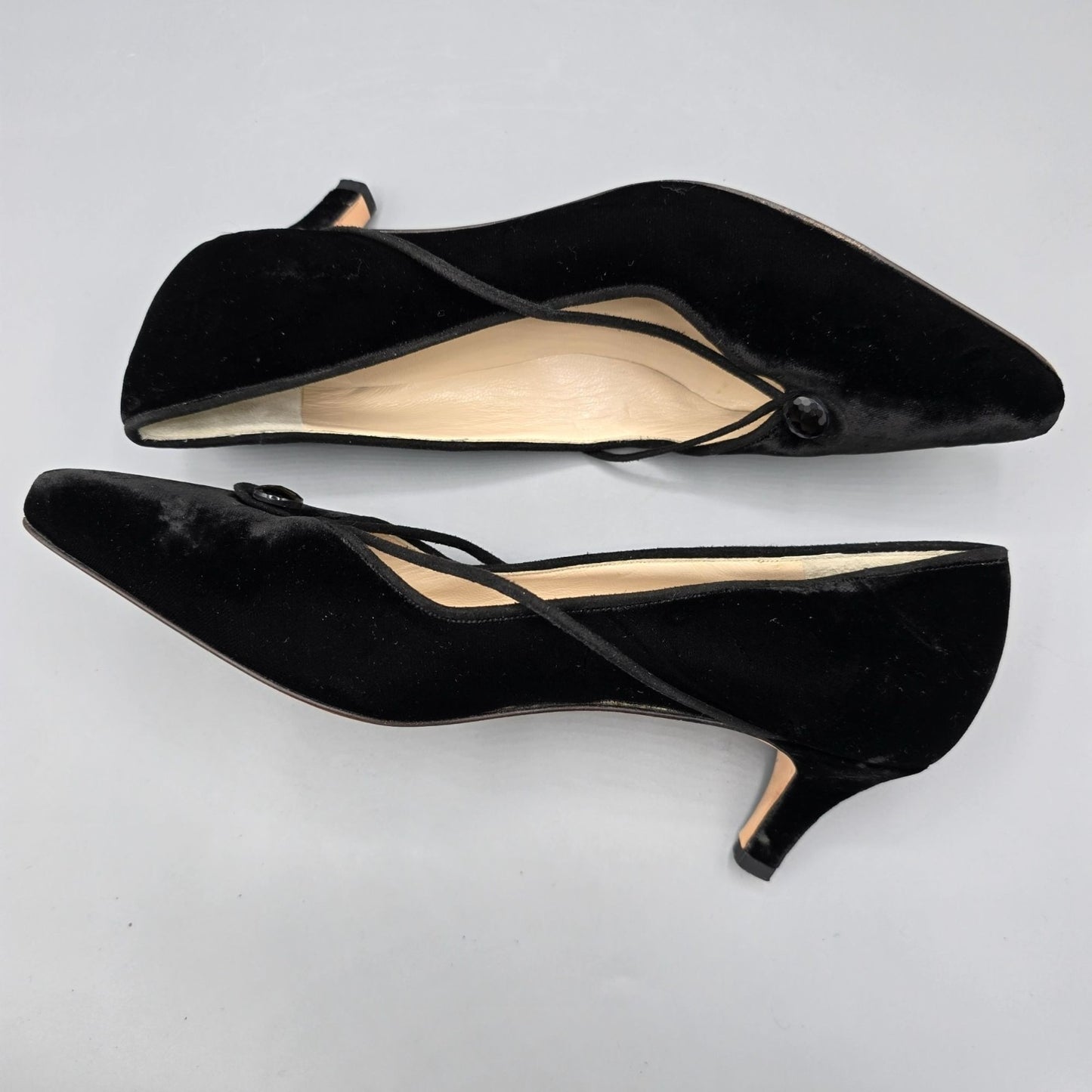 Vintage 1990s Manolo Blahnik Velvet Kitten-Heel Faceted Button Pumps (EU39/US8.5)