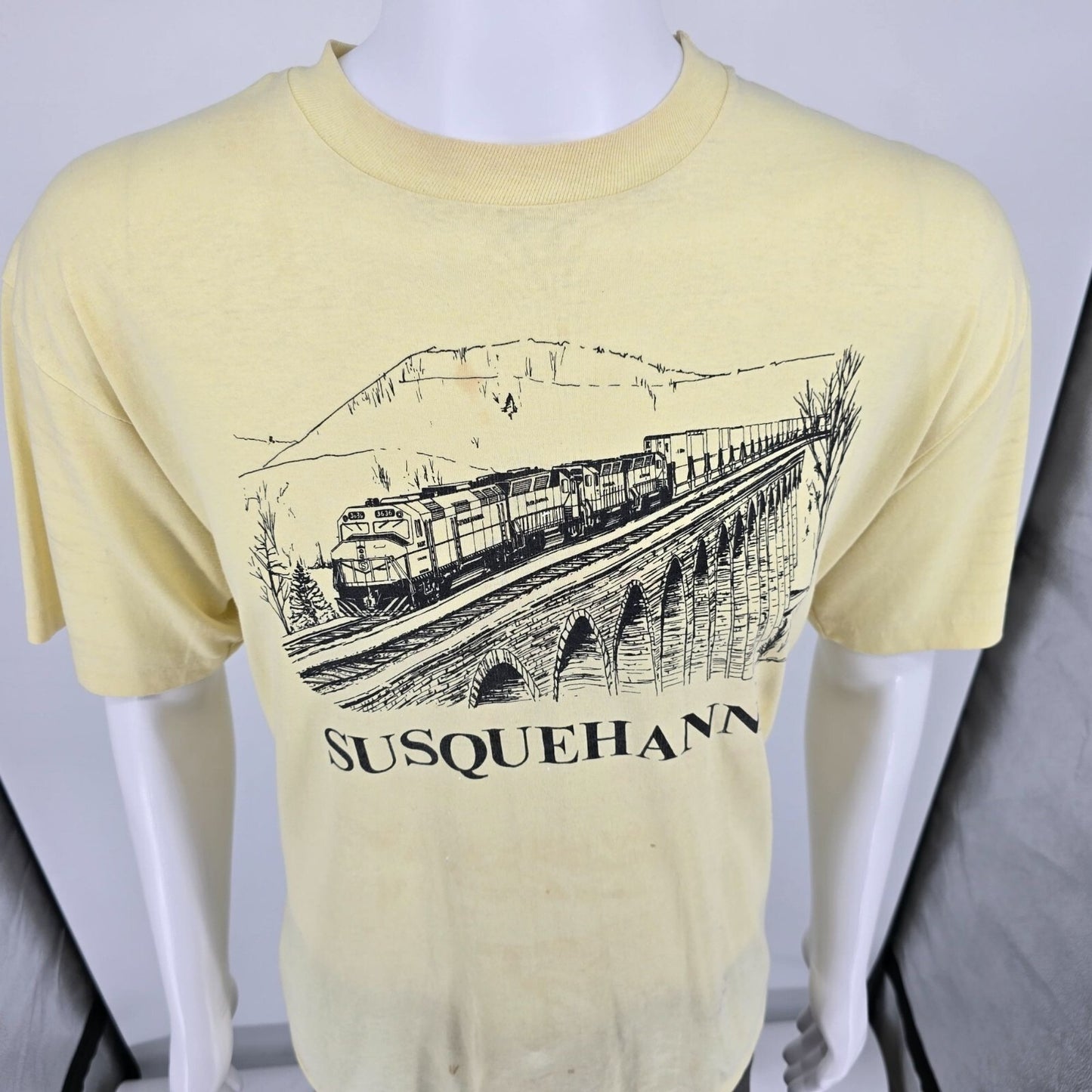 Vintage 1980s Hanes 50/50 Susquehanna Railroad Train Yellow T-Shirt (L/XL)