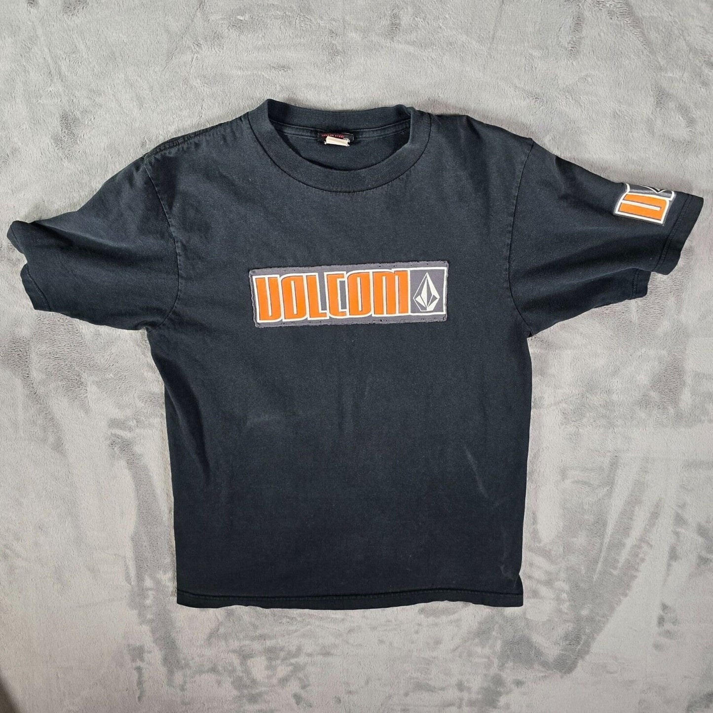 Vintage Y2K Volcom Cut and Sew Patch Logo Mens Black Graphic T-Shirt (M)