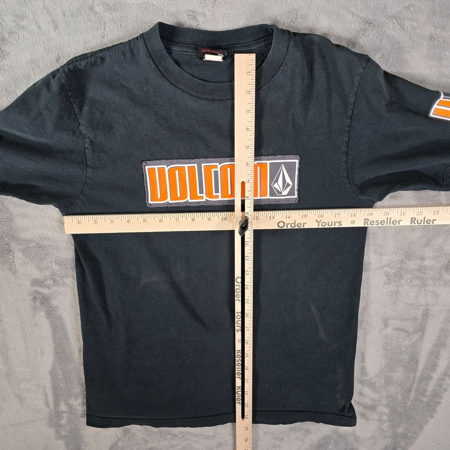 Vintage Y2K Volcom Cut and Sew Patch Logo Mens Black Graphic T-Shirt (M)