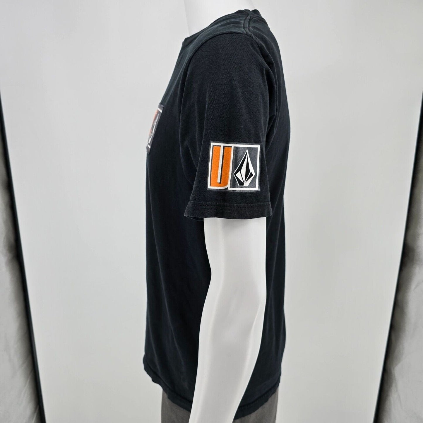 Vintage Y2K Volcom Cut and Sew Patch Logo Mens Black Graphic T-Shirt (M)