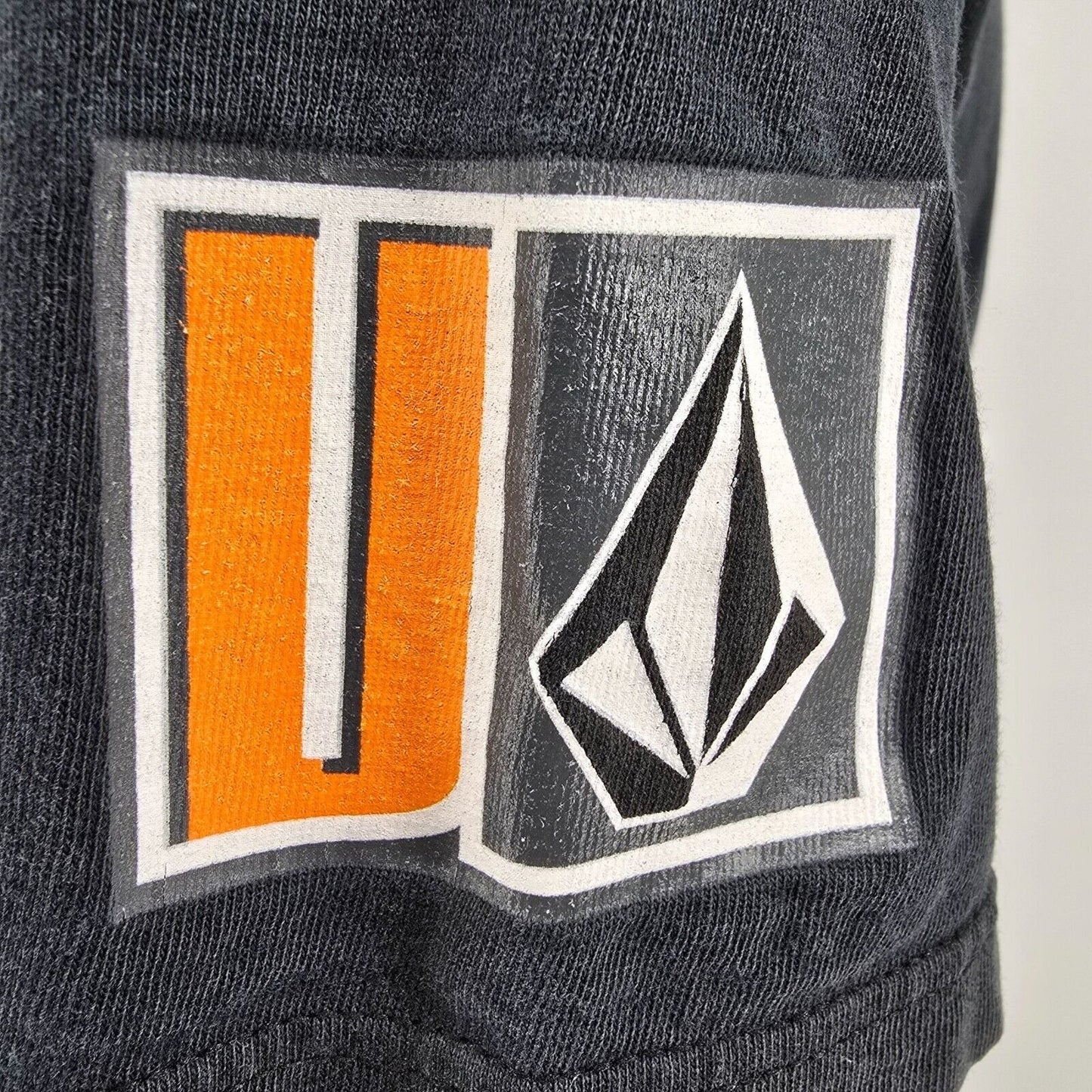 Vintage Y2K Volcom Cut and Sew Patch Logo Mens Black Graphic T-Shirt (M)