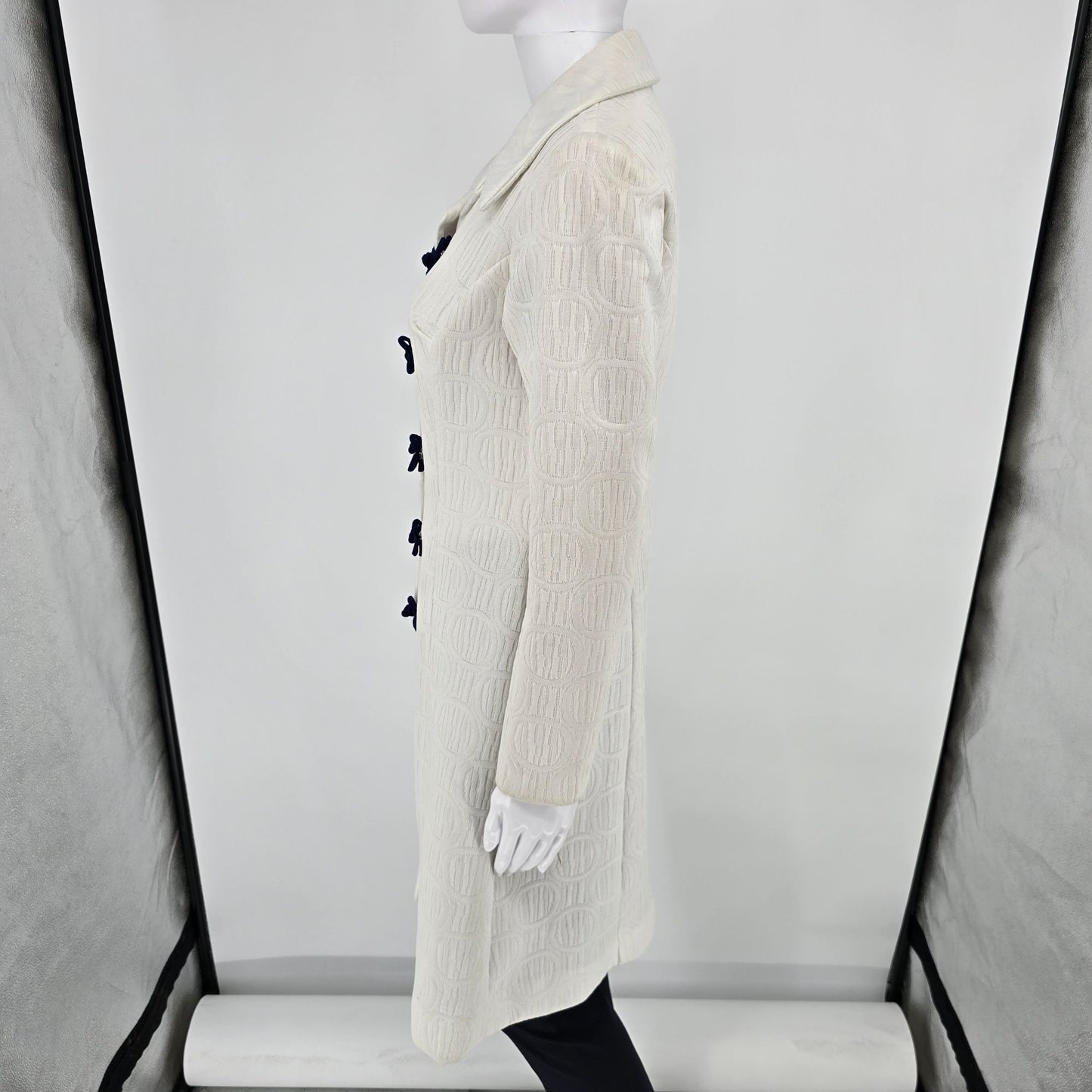 Vintage 1970s Towncraft Mod A-Line Textured Jacquard Knit Ivory Coat (S)