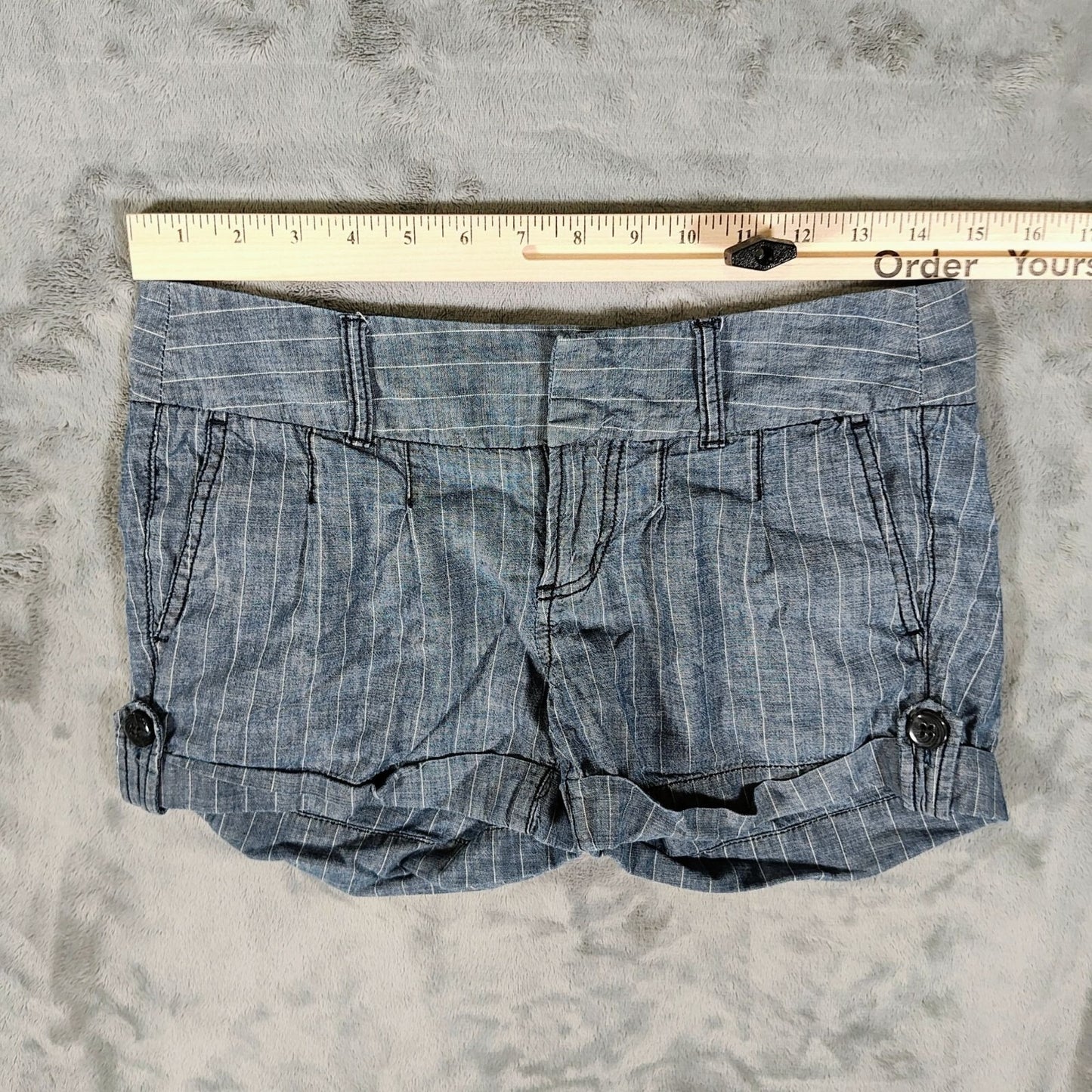 Fossil Women's Blue & White 3" Inseam Striped Cotton Shorts Shorts (Size 25)