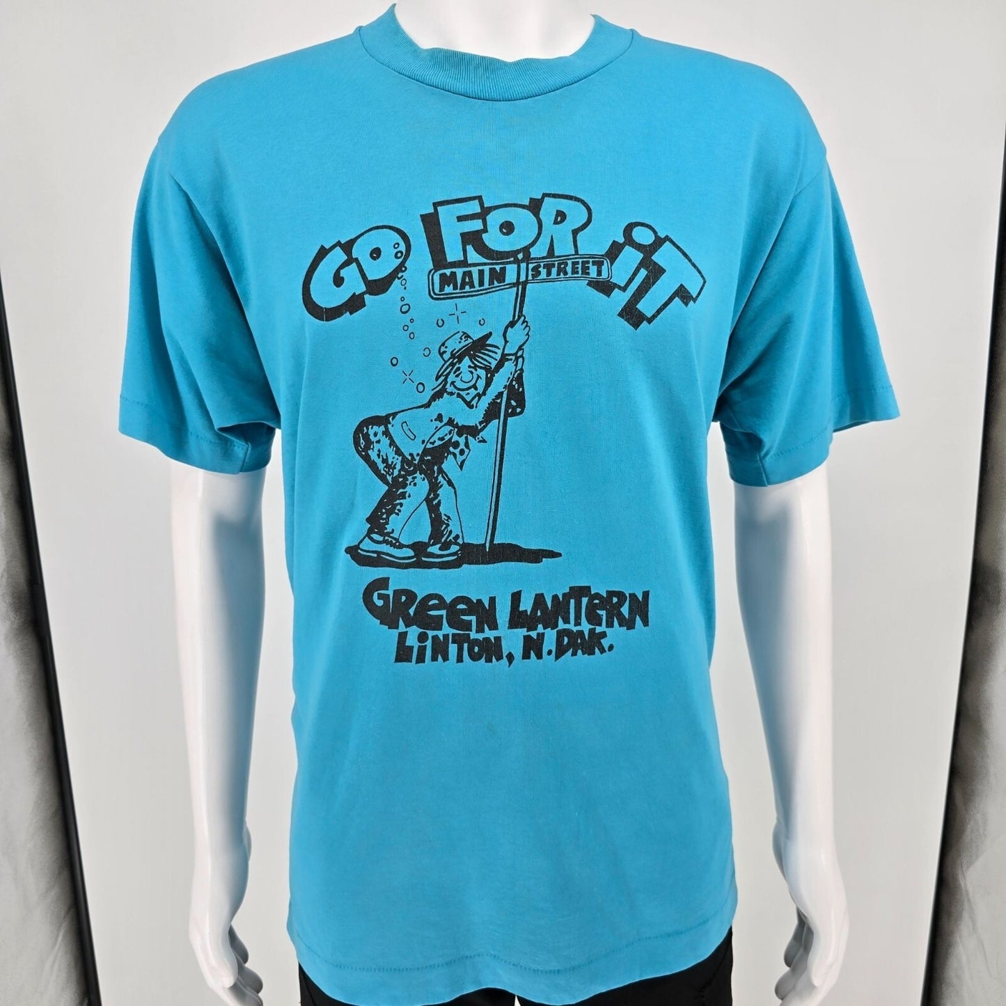 Vintage 1990s Green Lantern Bar Linton, North Dakota Graphic T-Shirt (L)