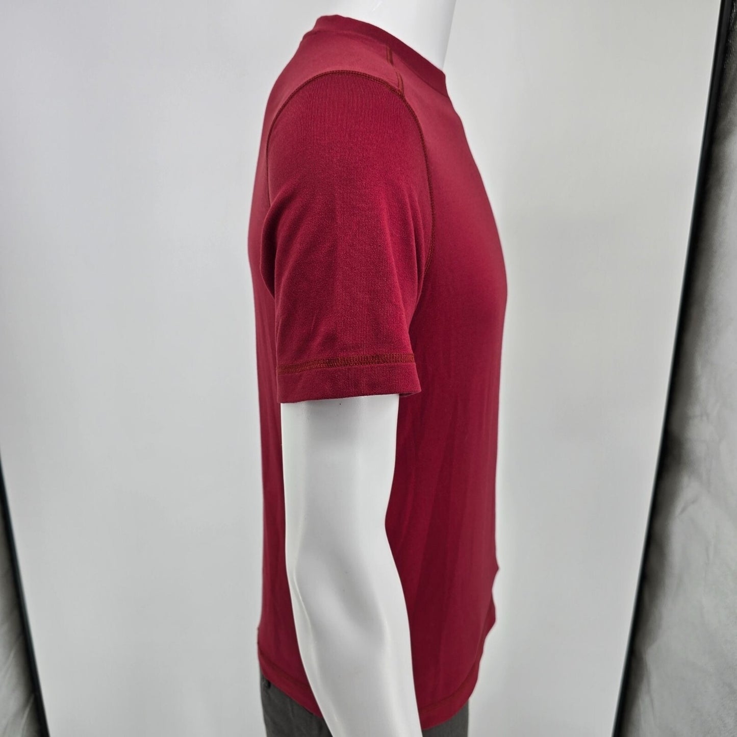 REI Men's Red Polyester/Spandex Running/Hiking Activewear T-Shirt (Small)