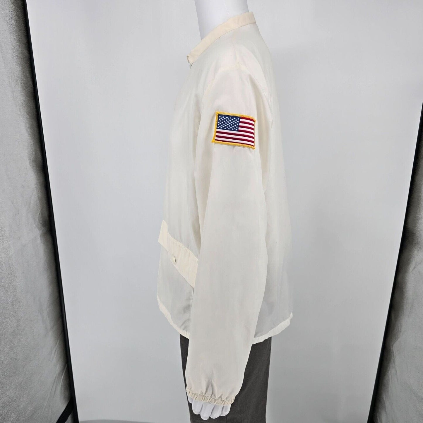 Vintage 1980s Field Sports White Striped Flag Patch Windbreaker Jacket (L)