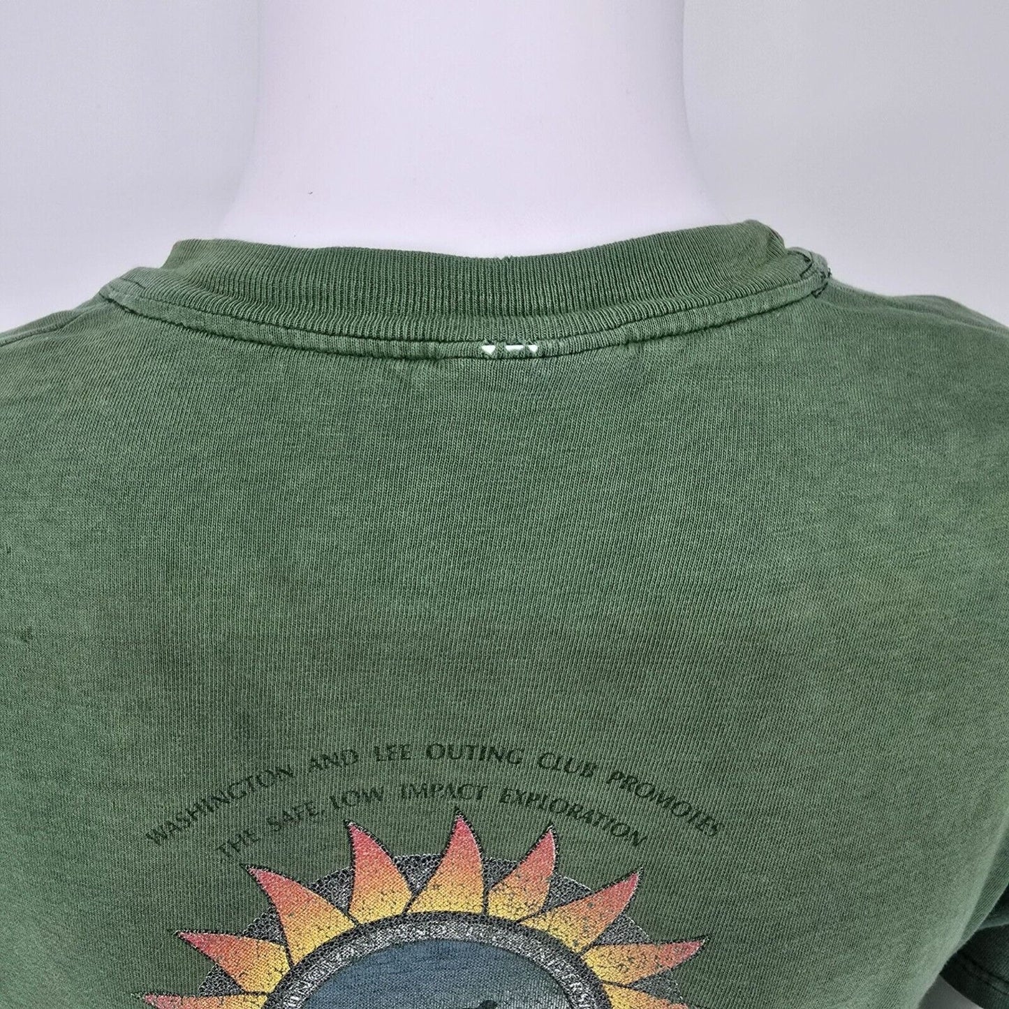 Vintage Y2K Washington and Lee University Outing Club Trip Staff T-Shirt (M)