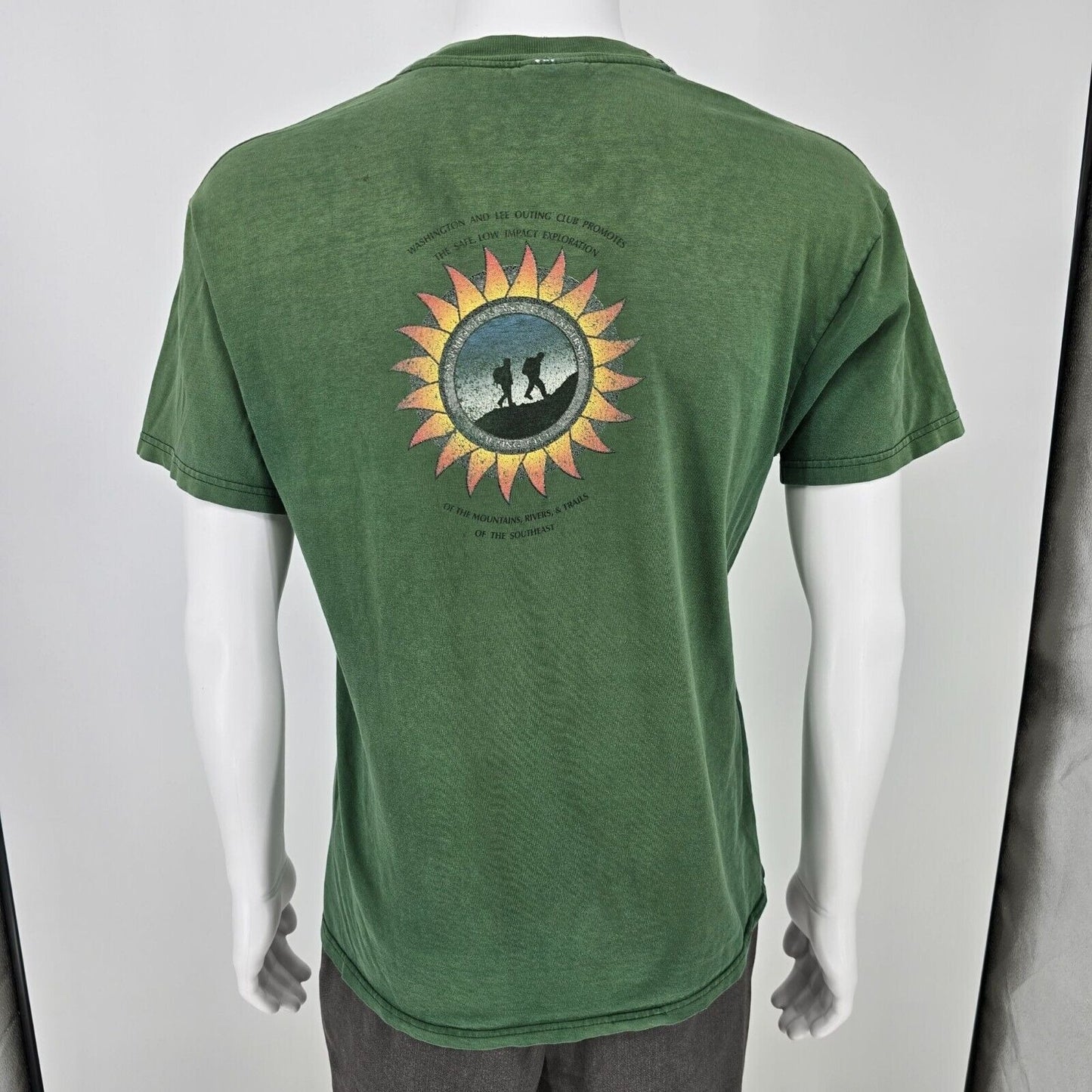 Vintage Y2K Washington and Lee University Outing Club Trip Staff T-Shirt (M)