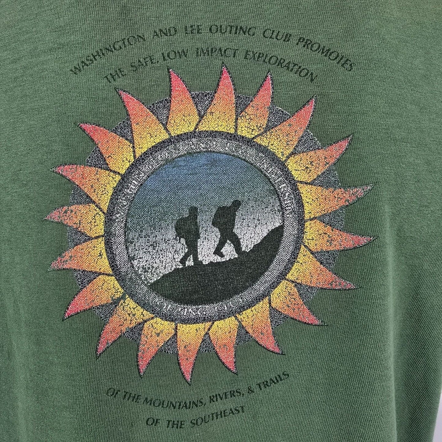 Vintage Y2K Washington and Lee University Outing Club Trip Staff T-Shirt (M)