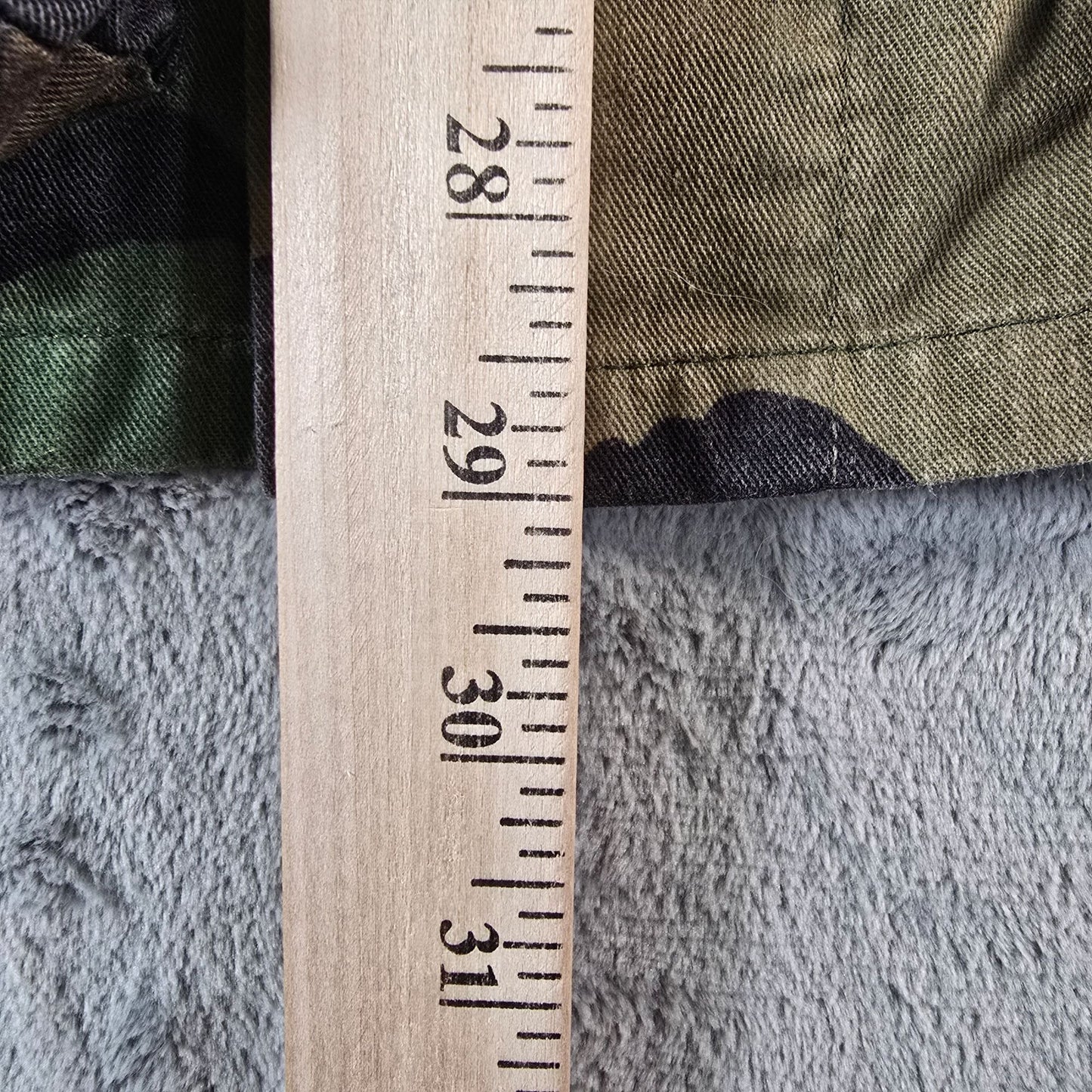 Vintage 1989 U.S. Army Woodland BDU Camouflage Cotton/Nylon Combat Jacket (S)