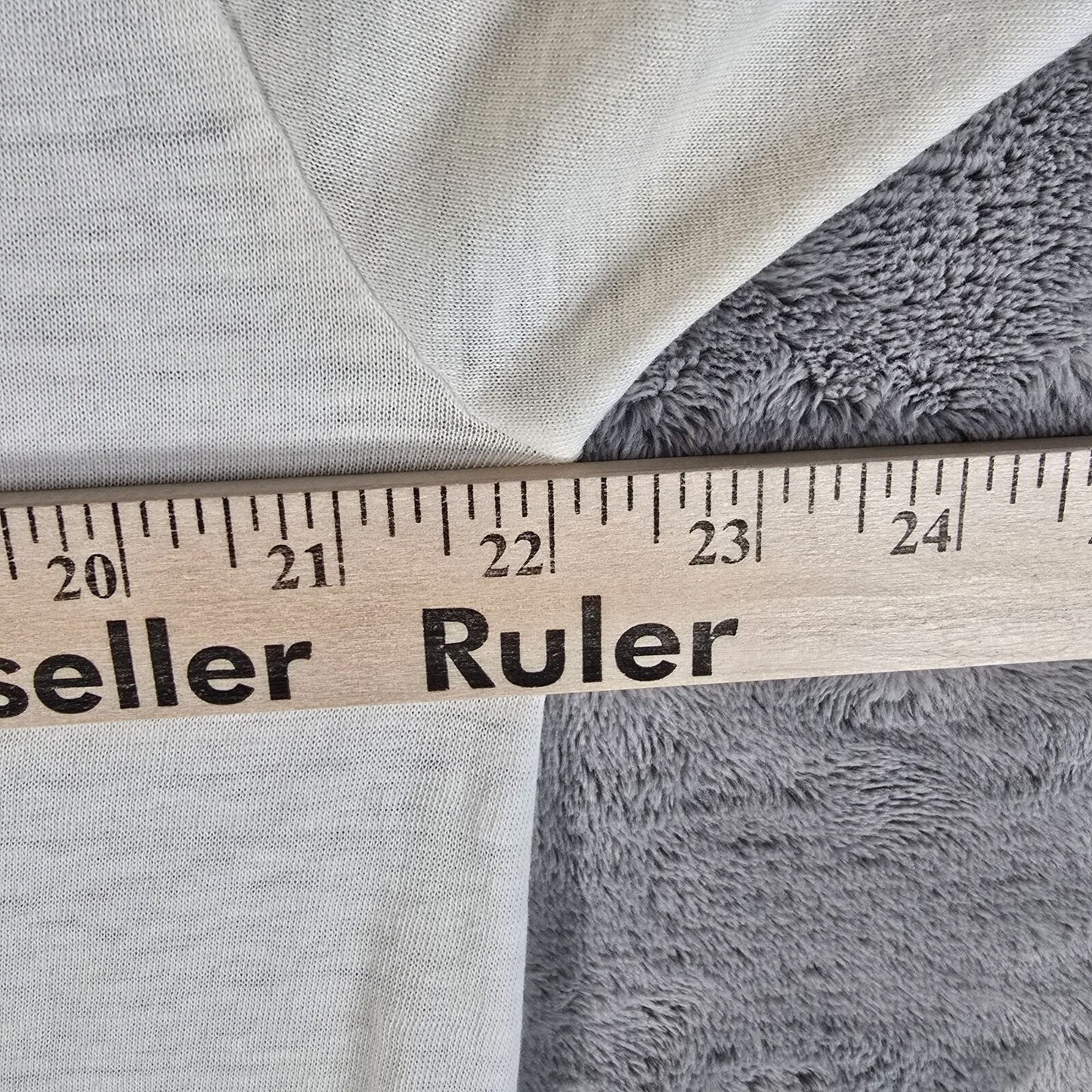Vintage 1980s MunsingWear Thin White Blank V-Neck Cotton/Poly T-Shirt (XL)