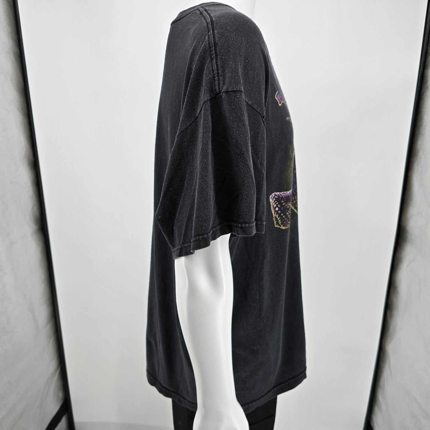 Distressed 2000s Black Kanye West Dragon Mask Purple Dragon T-Shirt (XXL)