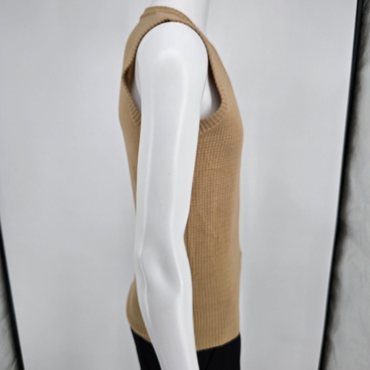 Vintage 1970s Men's Camel V-Neck Acrylic Textured Knit Sweater Vest (S)