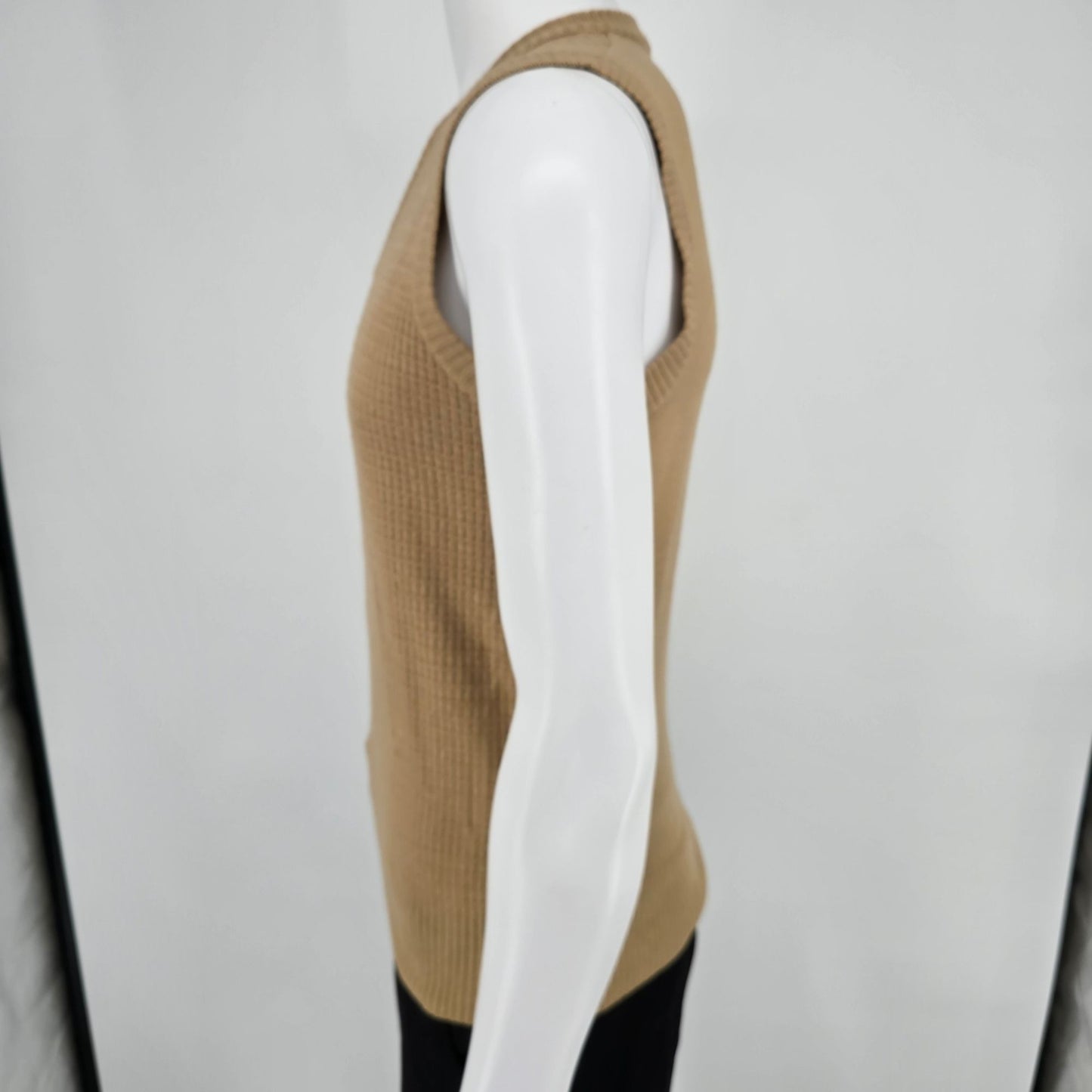 Vintage 1970s Men's Camel V-Neck Acrylic Textured Knit Sweater Vest (S)