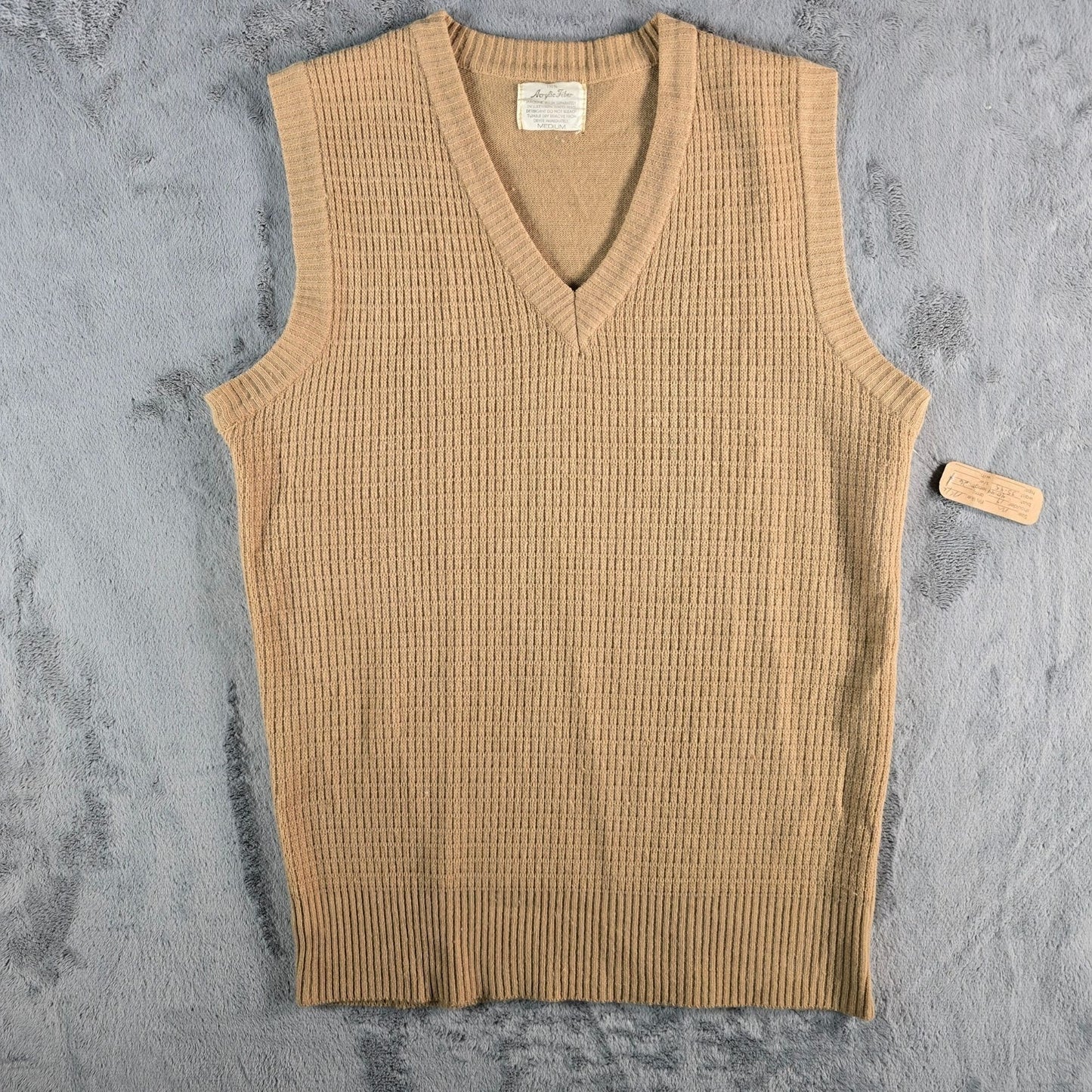 Vintage 1970s Men's Camel V-Neck Acrylic Textured Knit Sweater Vest (S)